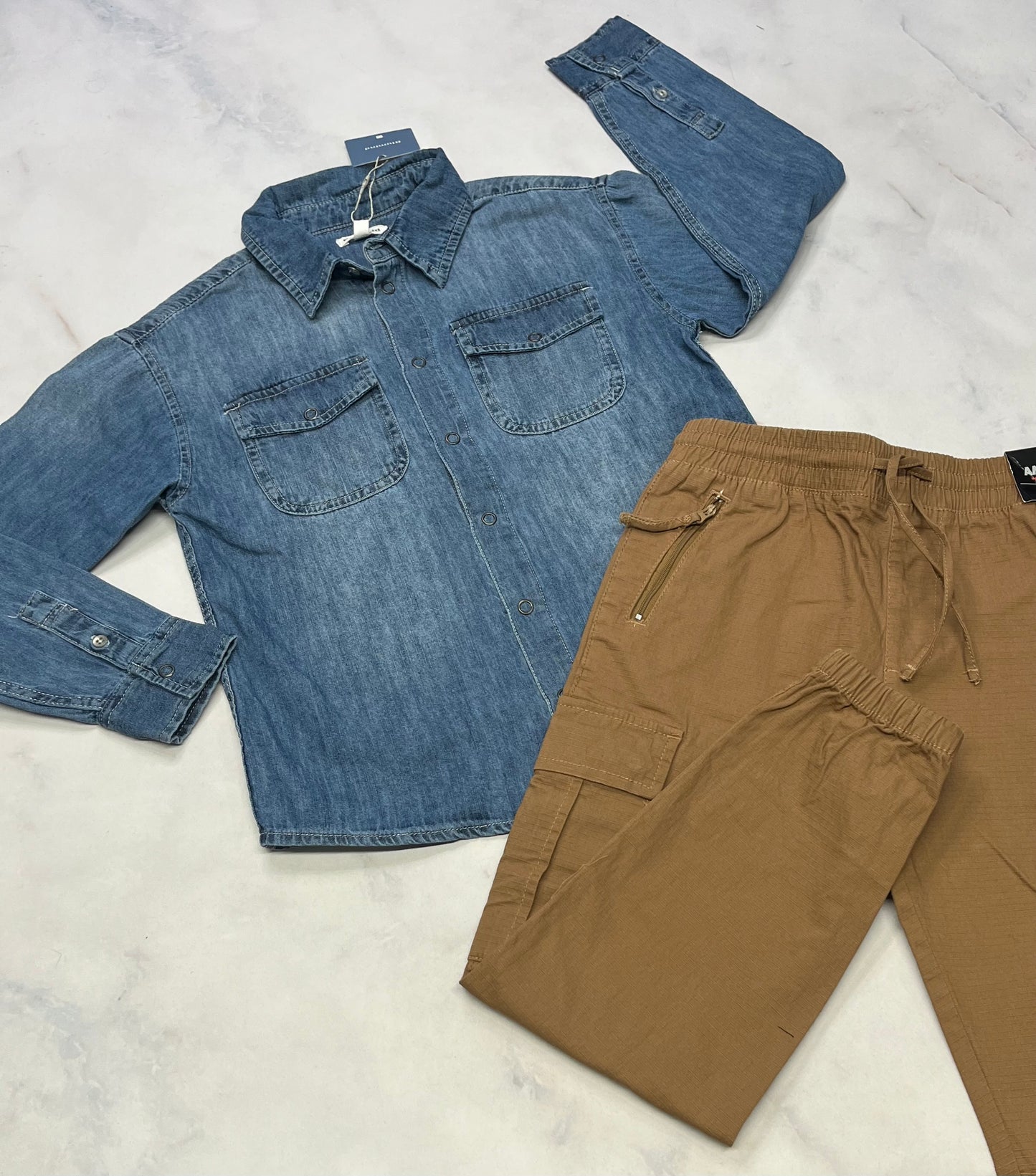 Duo neuf !!! Chemise Surface en jeans mou 10(9-10 ans ) neuve + jog. cargo Amnésia neuf 9-10 ans