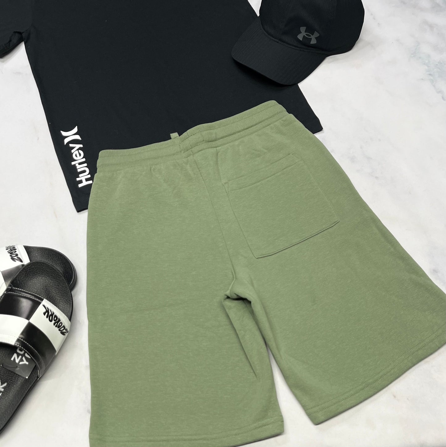 ☀️ Bermuda ouaté : Vert tendance , poche au dos . 14 ans garçon neuf !