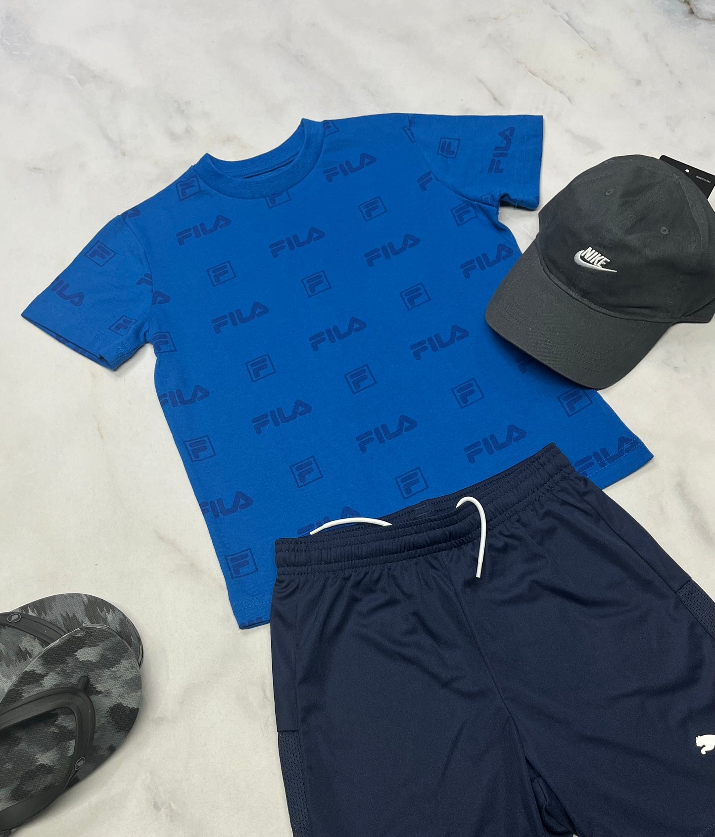 💙 Fila : manche courte neuf fait 5-6 ans garçon .