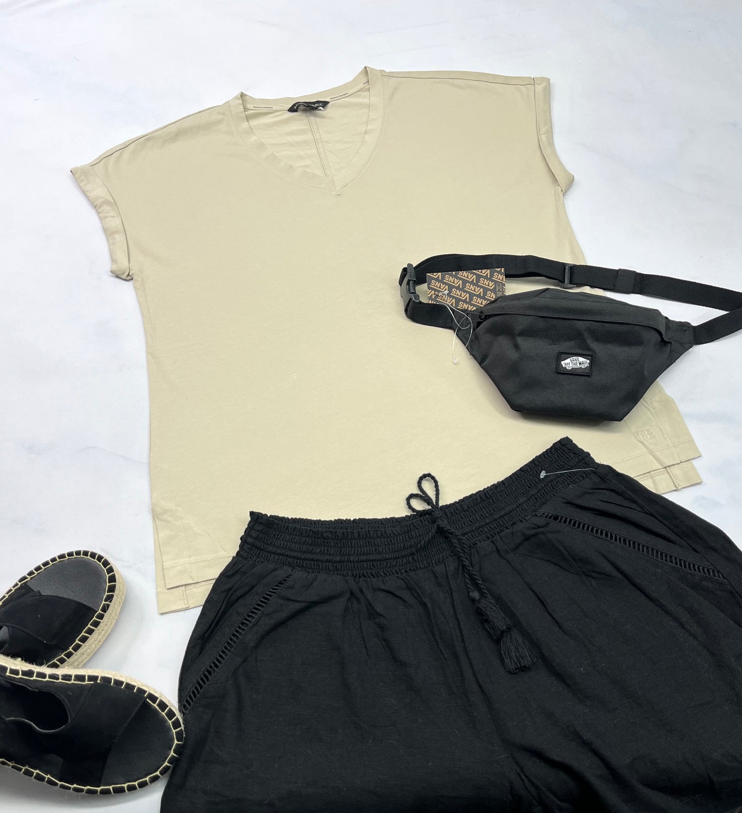 🌴 Manche courte : beigé Banana Republic XL/ femme souple stretch confo . Logo BR brodé au bas .