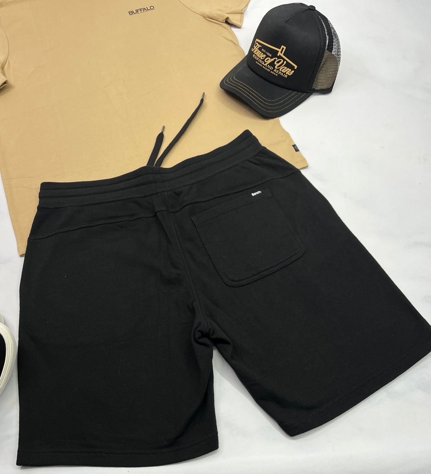 🌴 Bermuda ouaté BENCH : logo au devant et au dos . M/ homme Noir neuf !