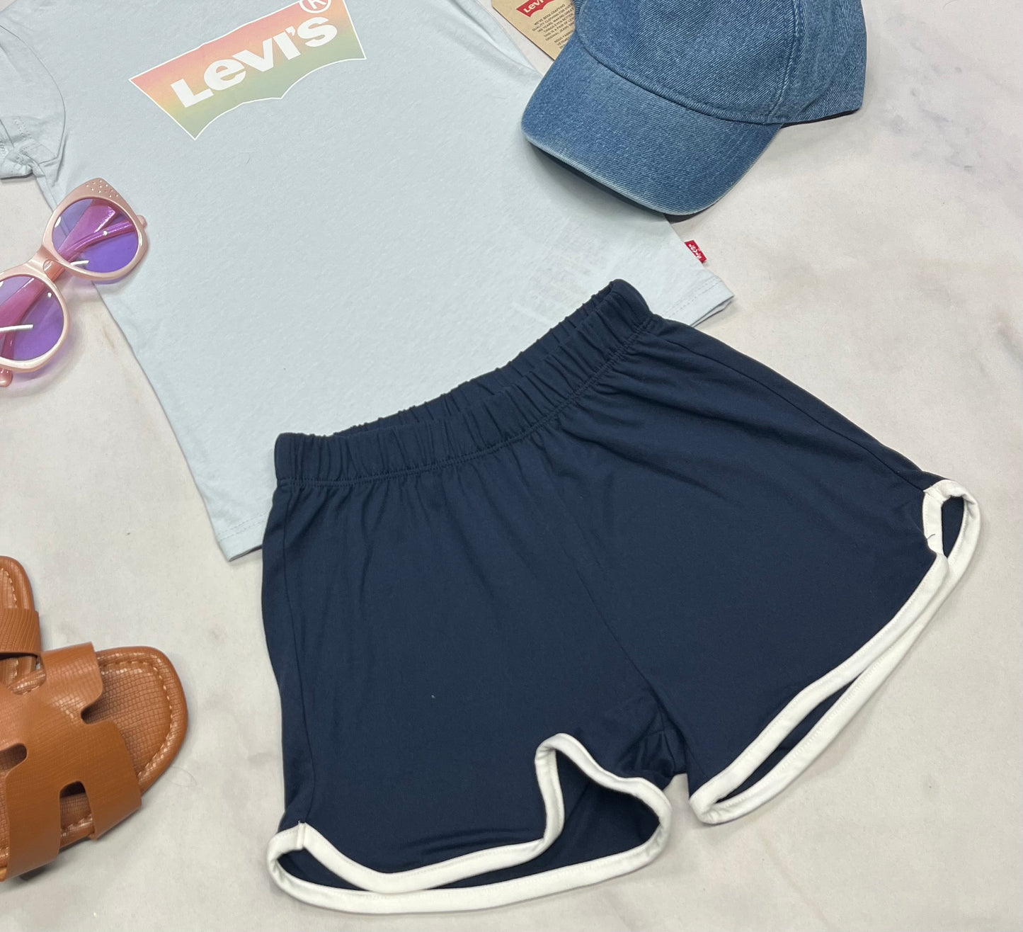 🩵 Short : marine Tag tissu soft stretch 5(4-5 ans confo) neuve .