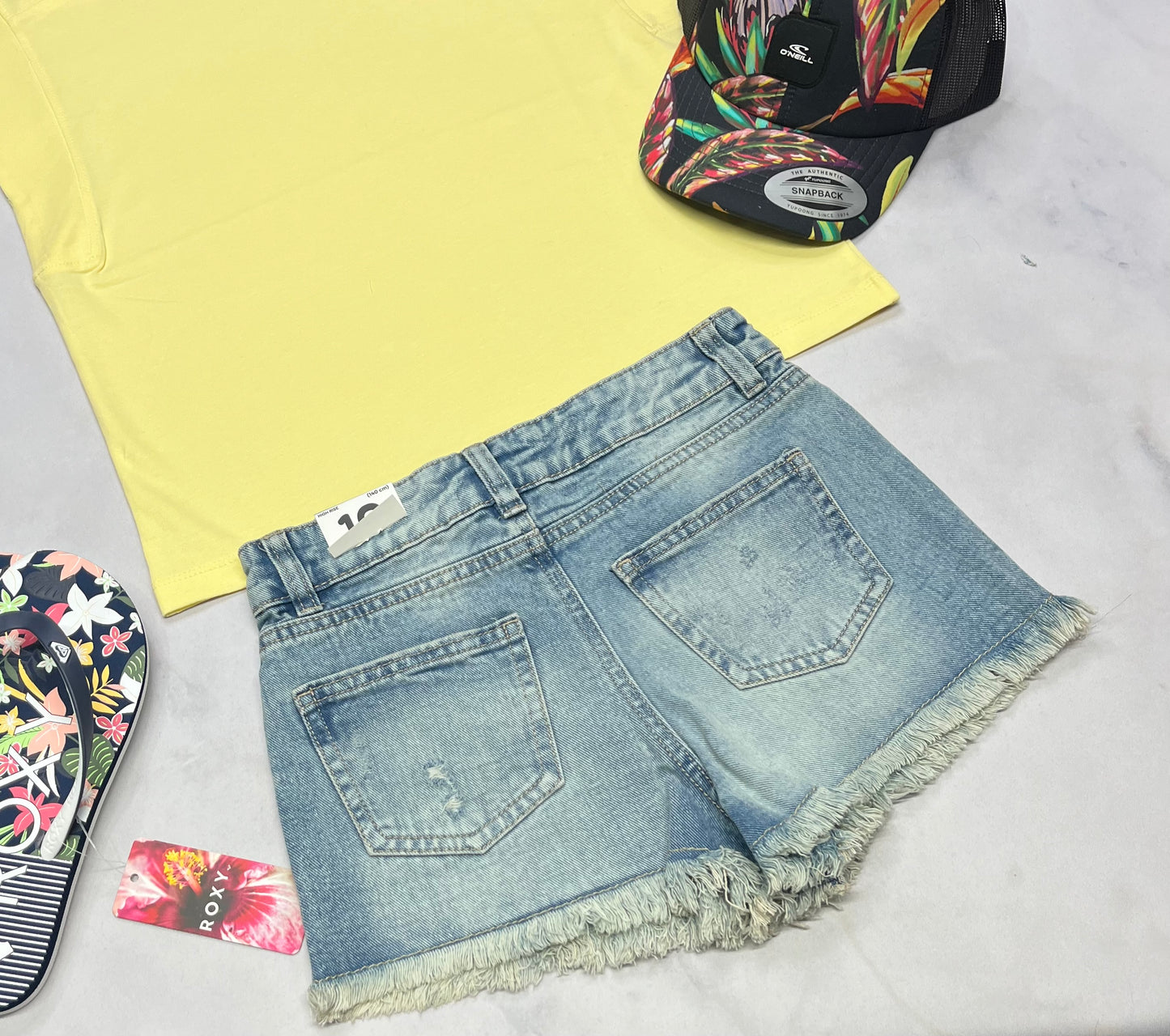 đ» Short : jeans taille haute 10âans fille neuve ! Taille ajustable .