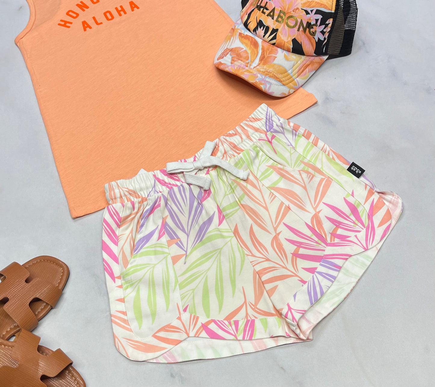 🌿 Short : fleurie Surface qualité ++ 8 ans fille neuve. Souple confo .