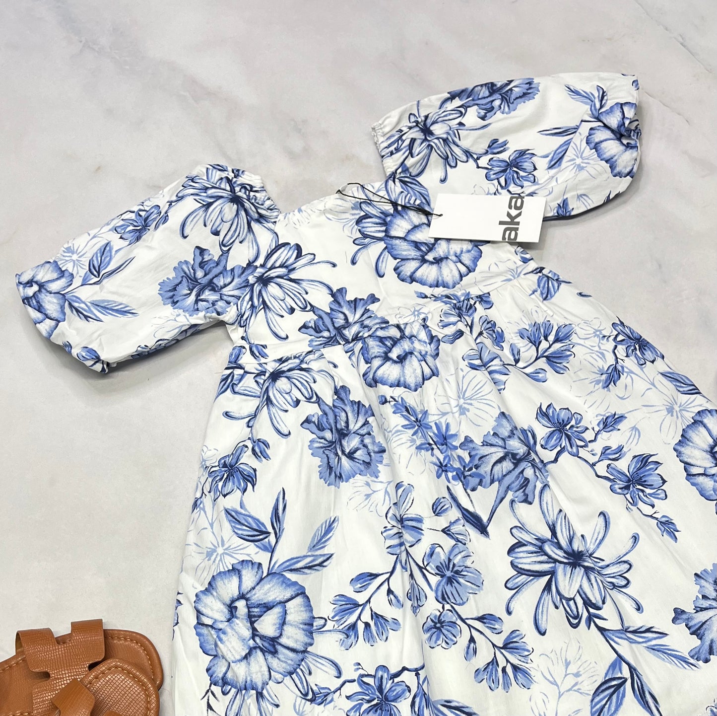 💙Robe incroyable : AKA + 6x fille neuve . Doublure int . Bout de manche et bordure du dos extensible . 1 épaisseur de crinoline.