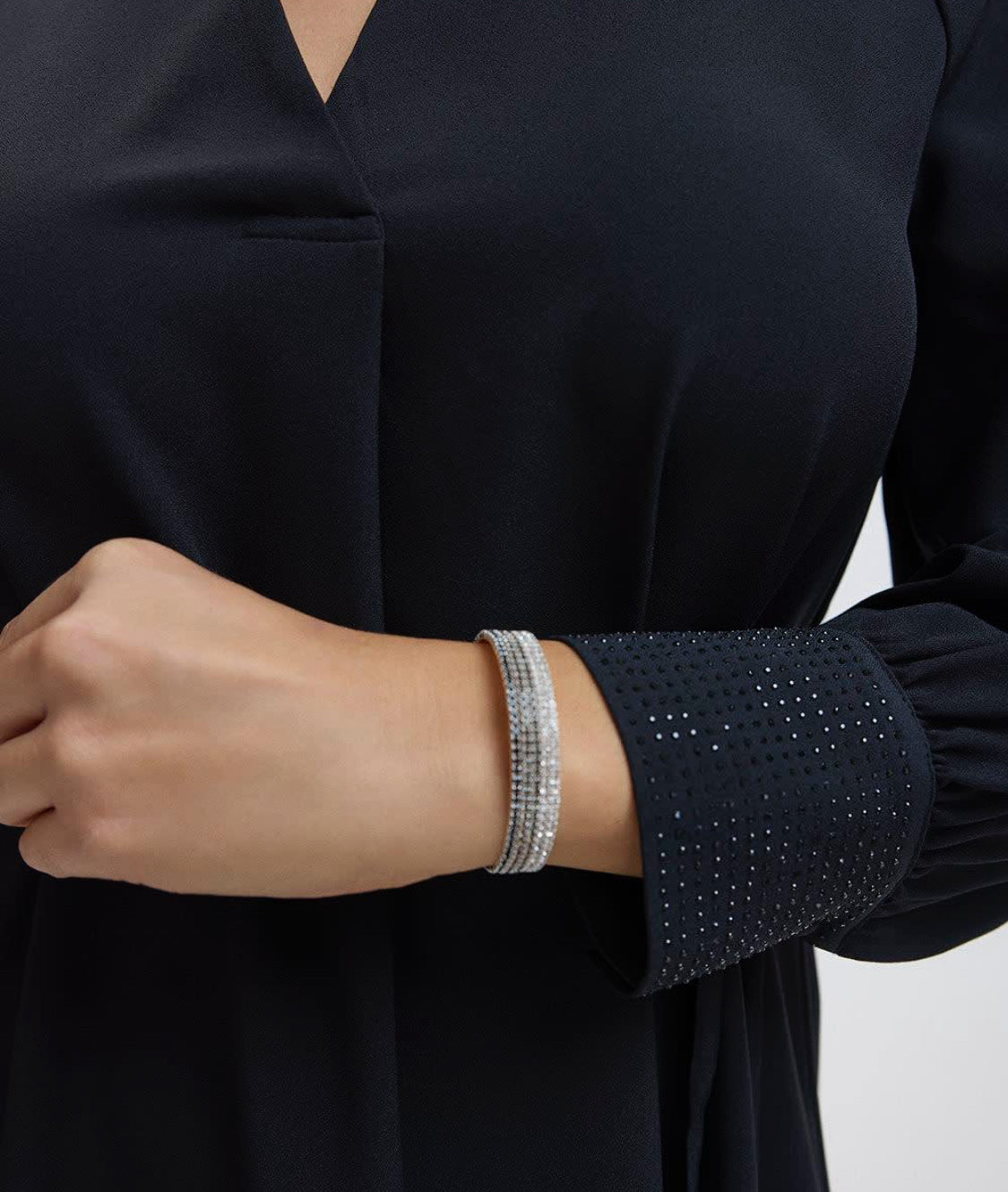 Reitman : robe chic molle neuve . Ajustable à la taille M( 6-7 ans femme ) neuve . Col et bout de manche brillante .