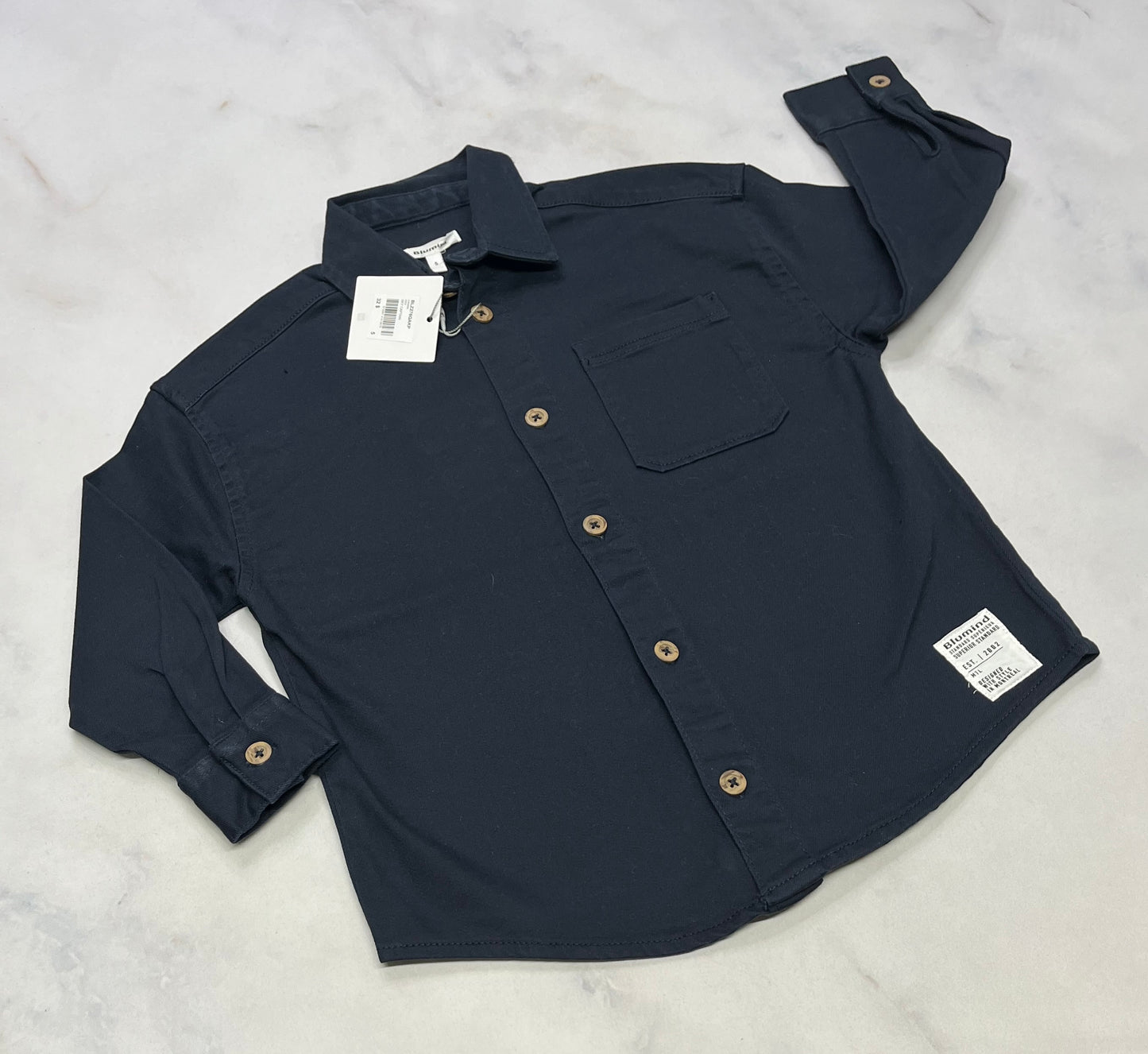 Chemise : Blum. Marine tissu plus épais 5 ans coupe ample tendance .neuve !