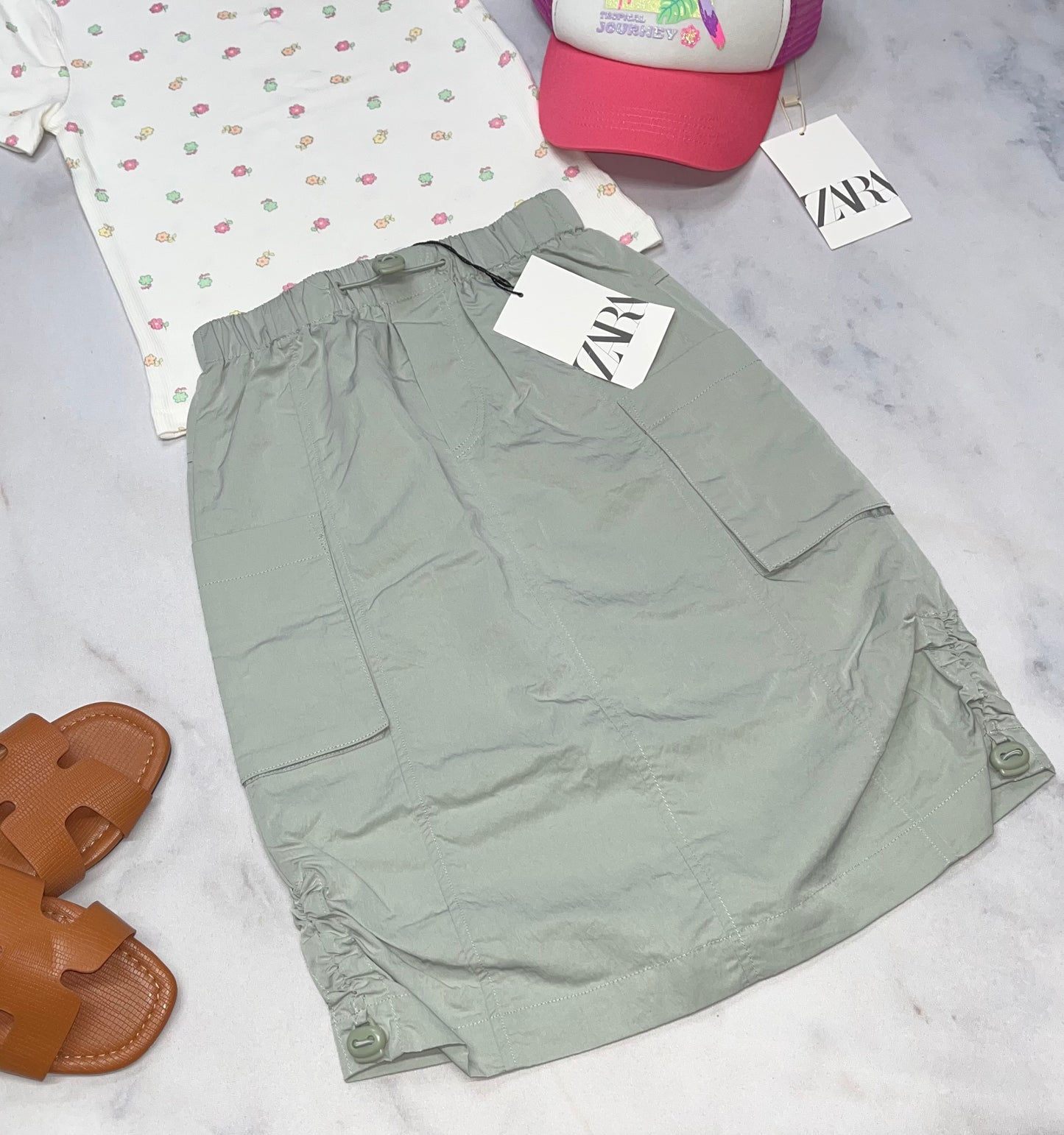 🌷 Jupe ZARA / vert tendance longueur 3quart . 5-6 ans fille neuve . Tissu léger style toile.