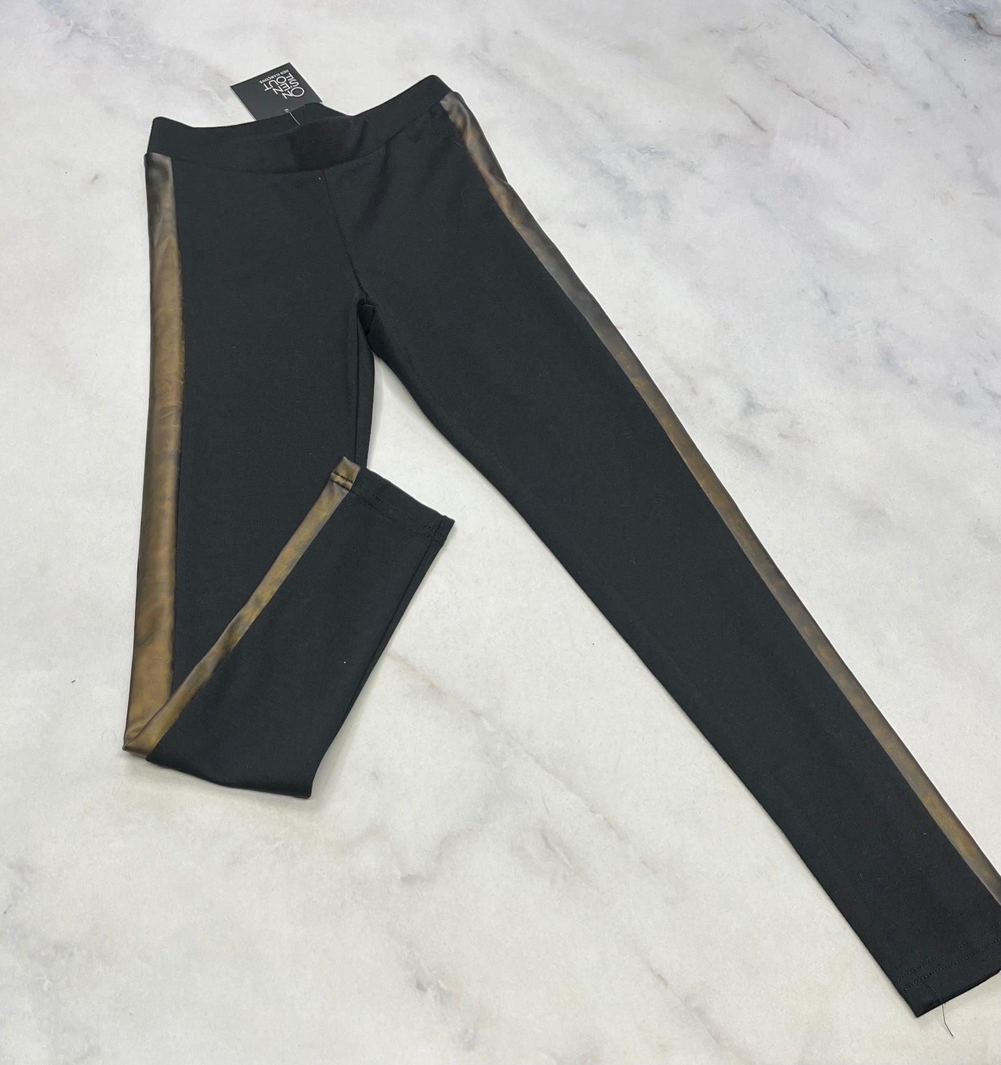 Skinny Jeg. : Noir On s’en fout des garçons neuf ! 10( + 8-9 ans ) effet look cuir sur les côtés noir gold .