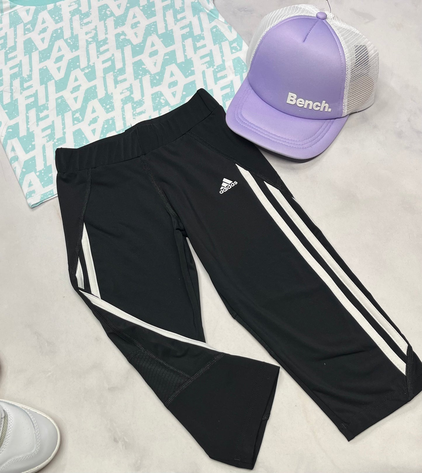 ☀️ Capri Adidas : tissu sport stretch fait 7 ans fille jambe droite comme neuf !