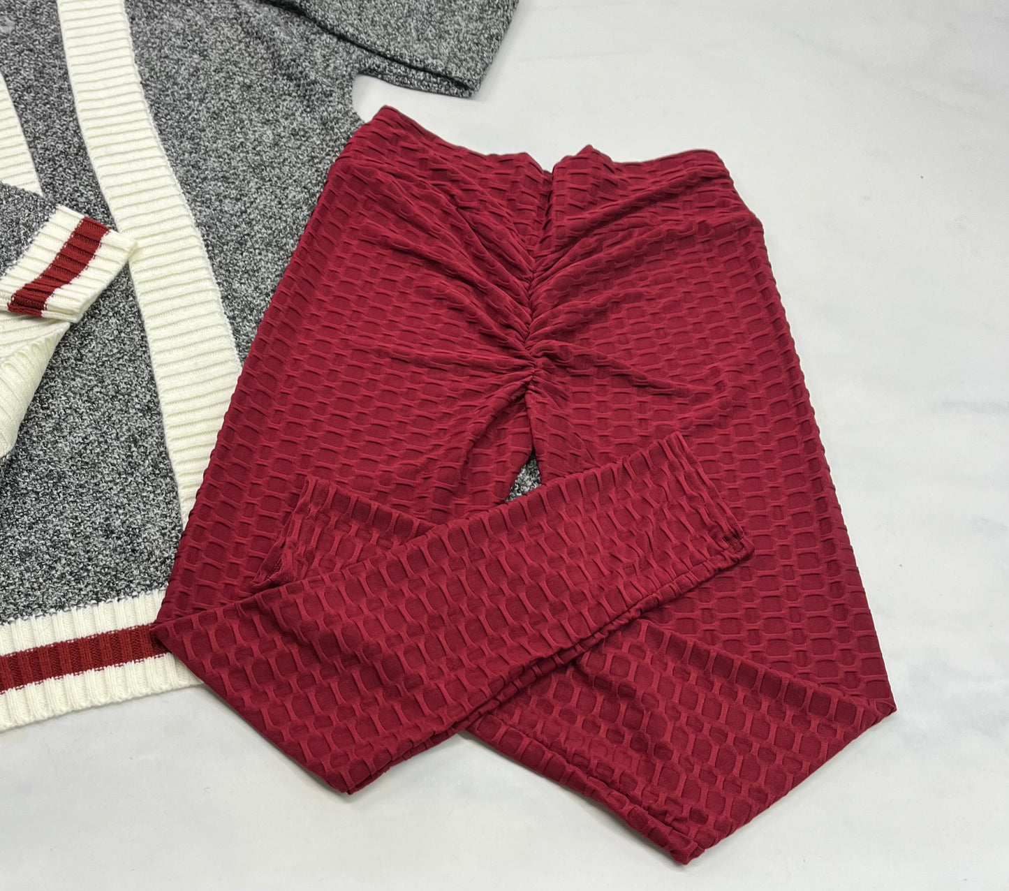 ..Duo : Veste bas de laine L/ femme comme neuve + Skinny texturé L/ fit stretch tissu avantageux . Comme neuf!