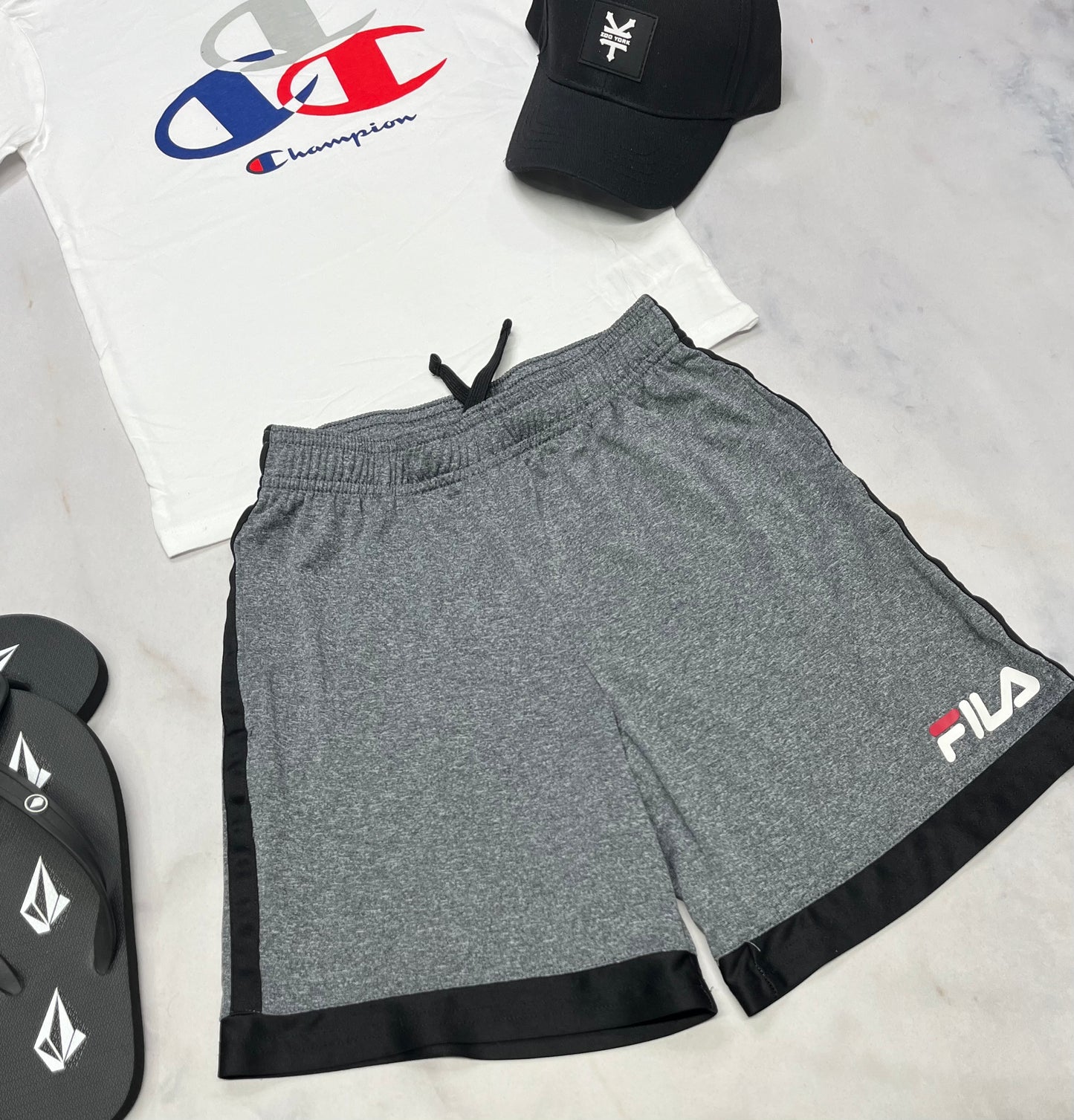 🛹 Bermuda : Fila en tissu de sport 7-8 ans comme neuf !