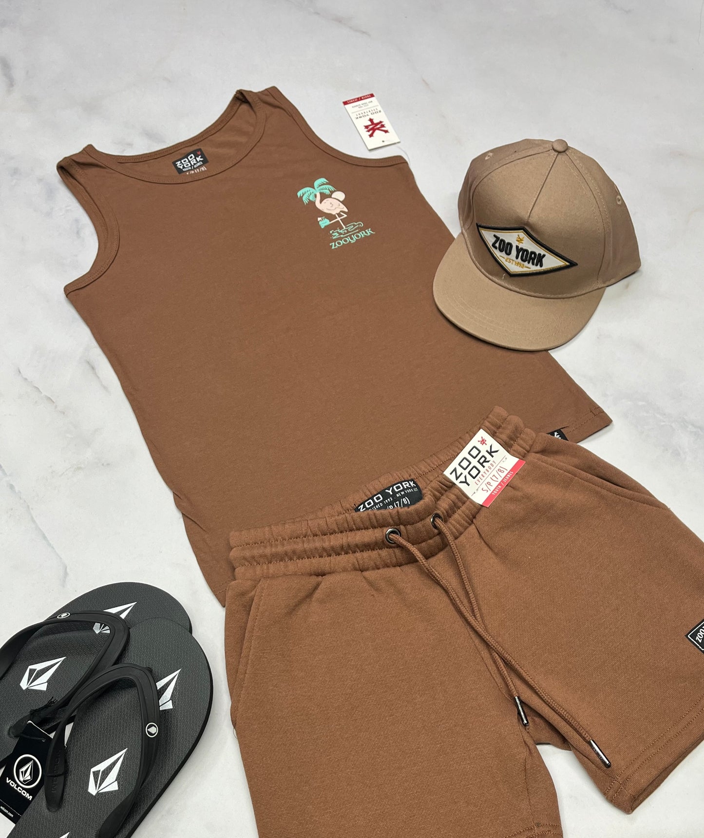đ Camisole : Zoo York 7-8 ans garçon neuve . Beau logo au dos . Couleur actuel tendance .