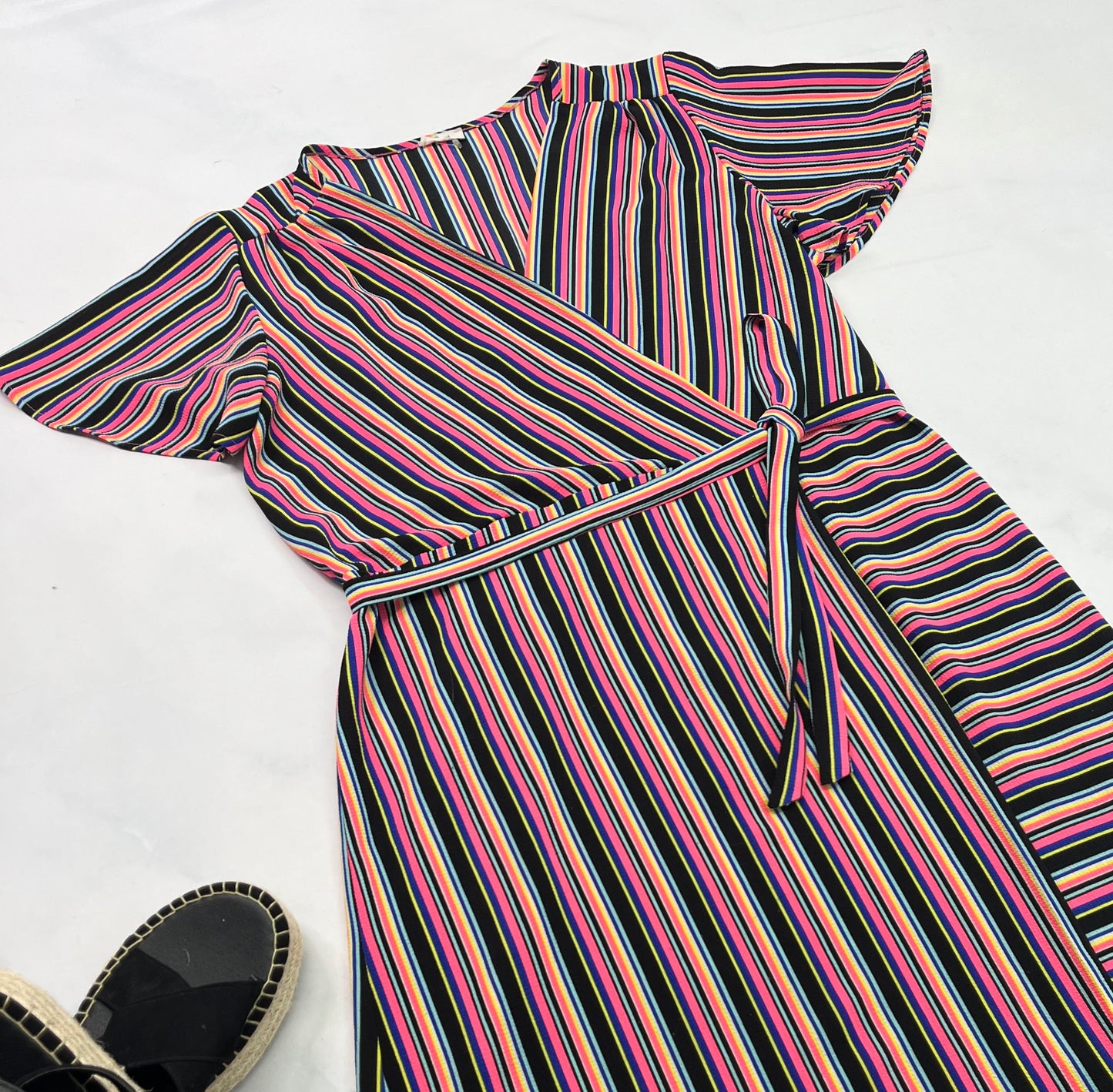 🌸 Robe : tissu léger non transparente . L/ femme coupe confo neuve pas porté .Manches superbe . Stretch à la taille .