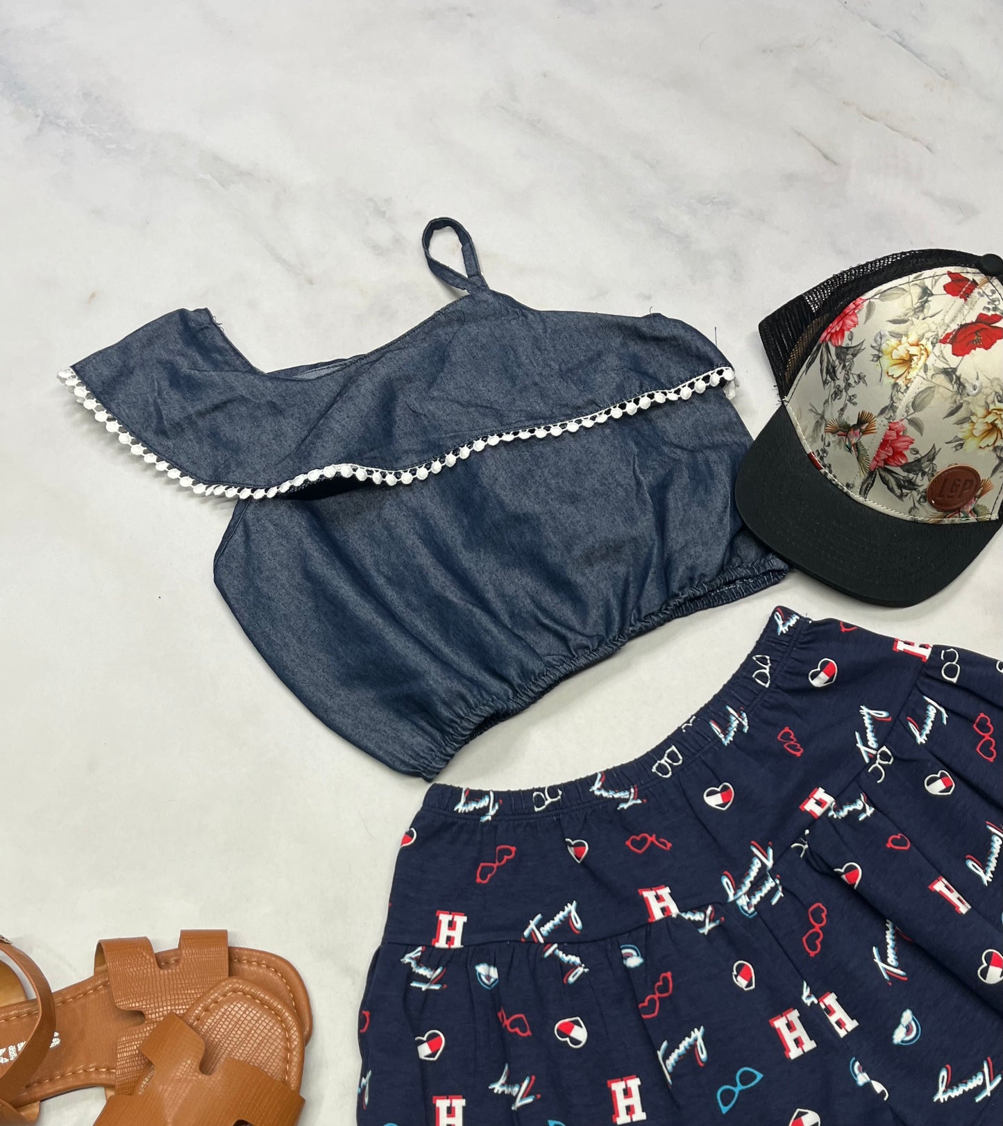🌷 Haut : effet jeans souple look écourté avec bretelles ajustable fait 8-9 ans fille comme neuf !