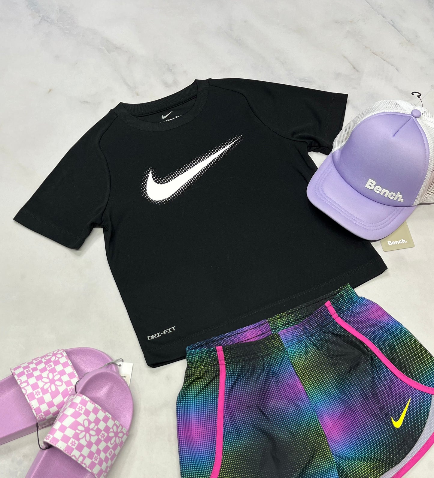 đź’• Nike : Manche courte tissu sport noir 6 ans fille coupe Boxy neuf !