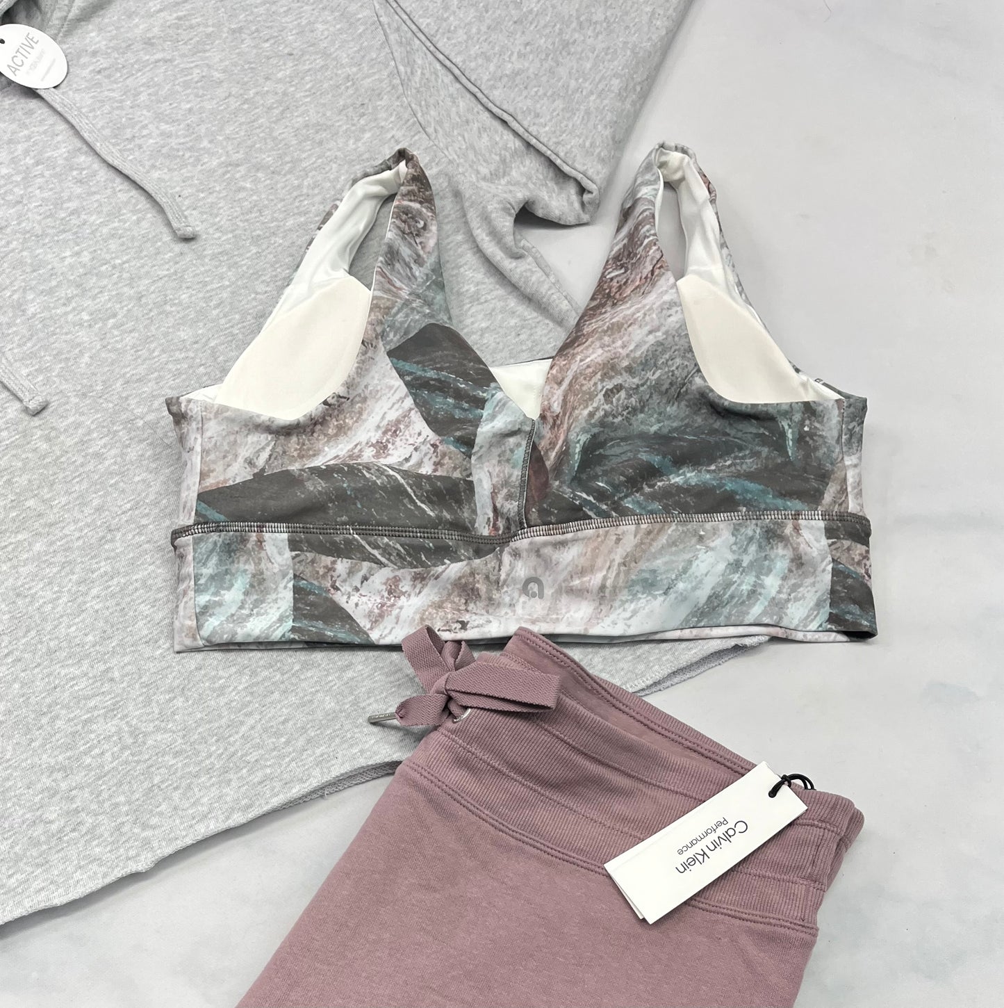 💝Top sport HYBA : L/ femme confo stretch de partout avec pad amovible . Comme neuf !