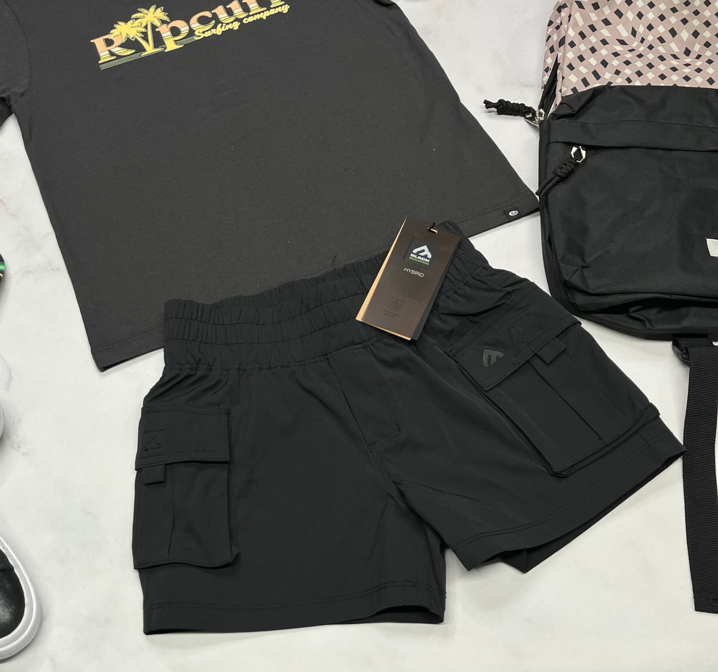 🌼 Short : cargo en tissu de sport black Mountain 8 ans fille neuve .