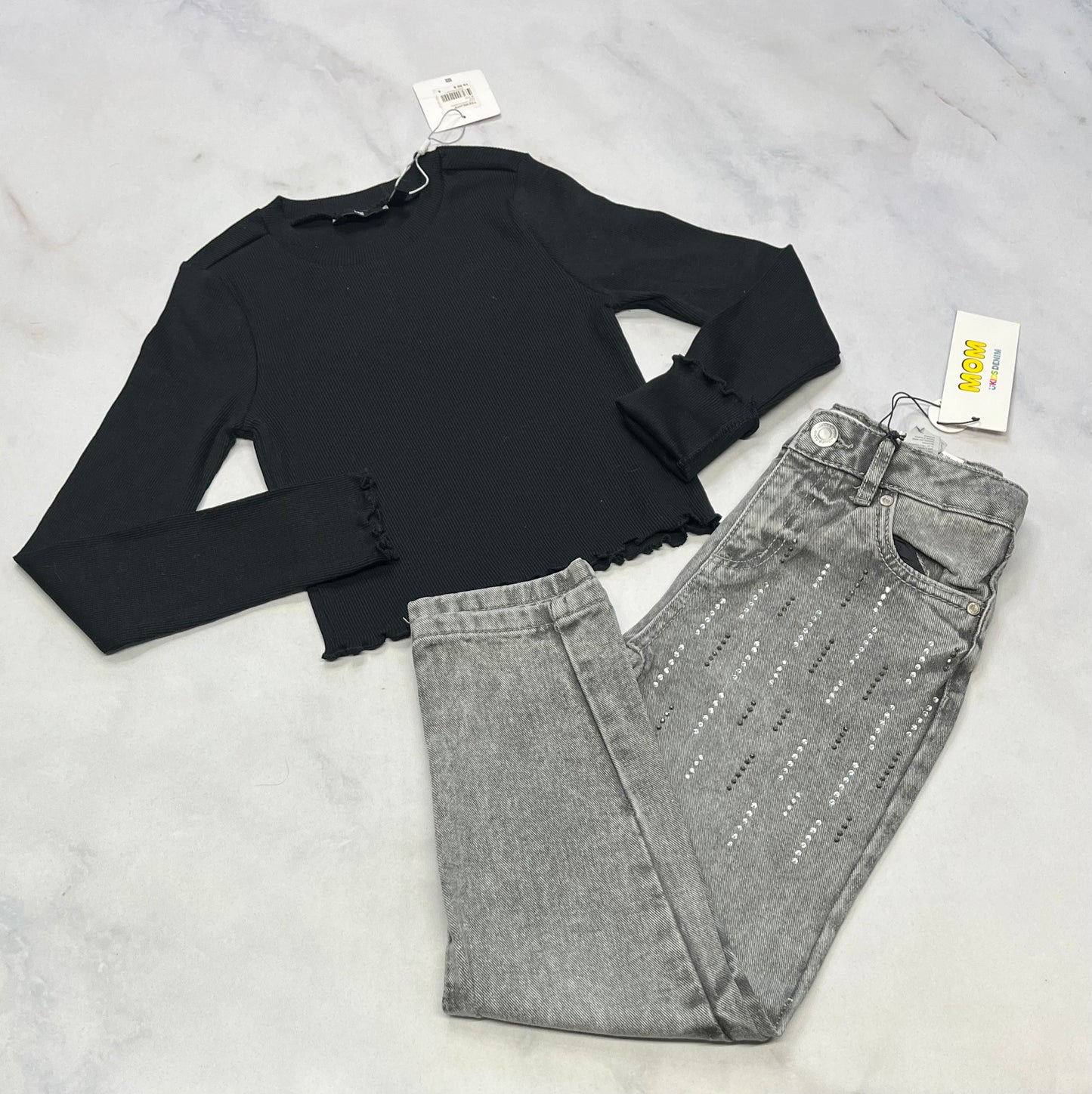 Duo 6 ans : Tag manche longue rib texturé + 6 ans neuf ! Mi hanche + MOM jeans 6 ans brillant neuf ! Ajustable .