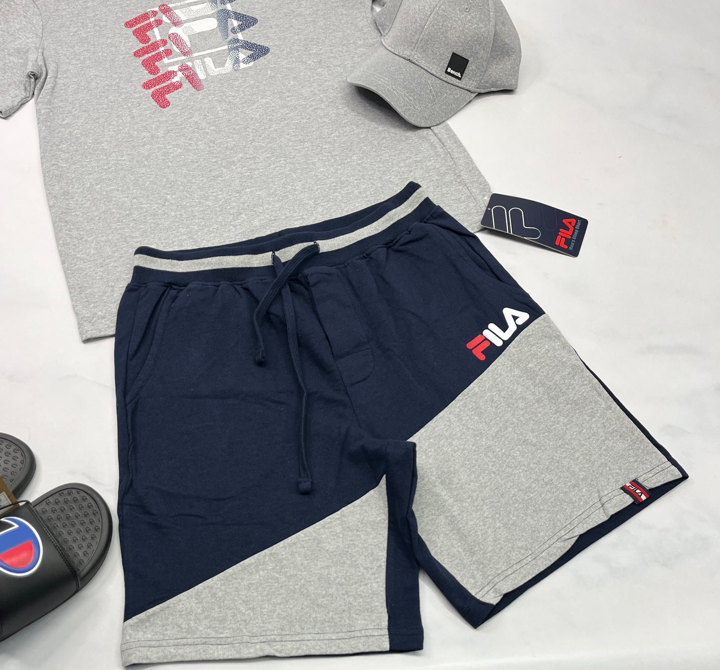 💫 SOLDE short Fila : en ouaté pas trop épais ni mince M fait( 31-32) homme neuf mais manque le cordon de taille .