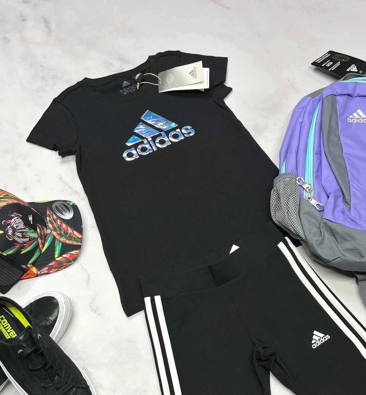 💜Manche courte : Adidas noir avec logo efervescent. 9-10 ans fille neuf !!