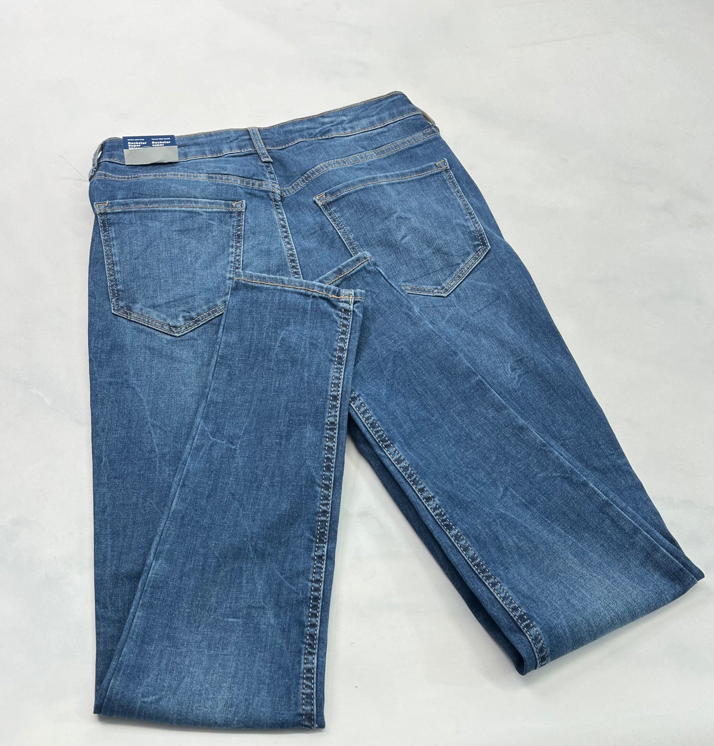 Skinny jeans taille très haute .