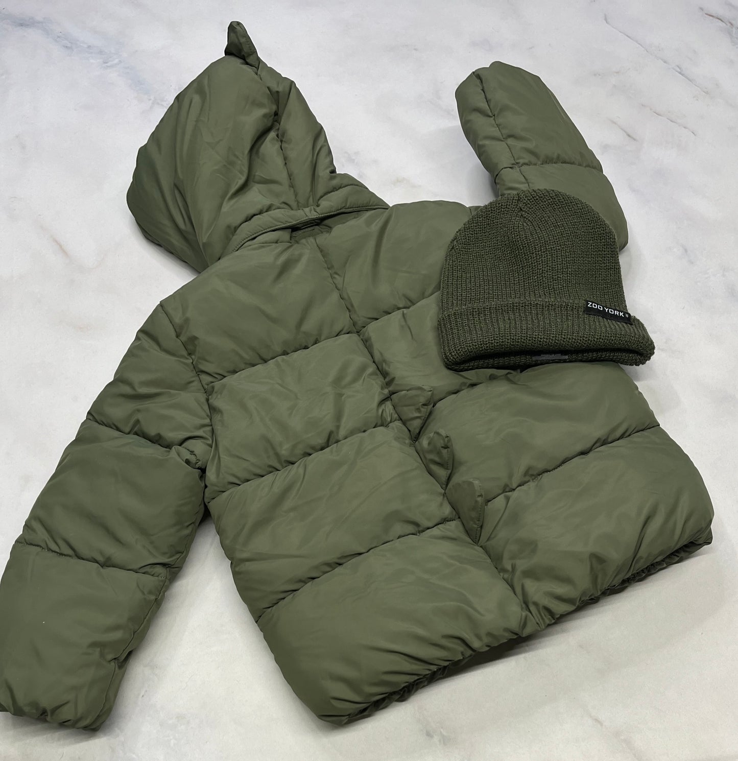 Duo neuf ! Manteau DINO : Automne chaud ou hiver doux neuf 5 ans ! + Tuque verte Zoo York neuve O/S enfant .