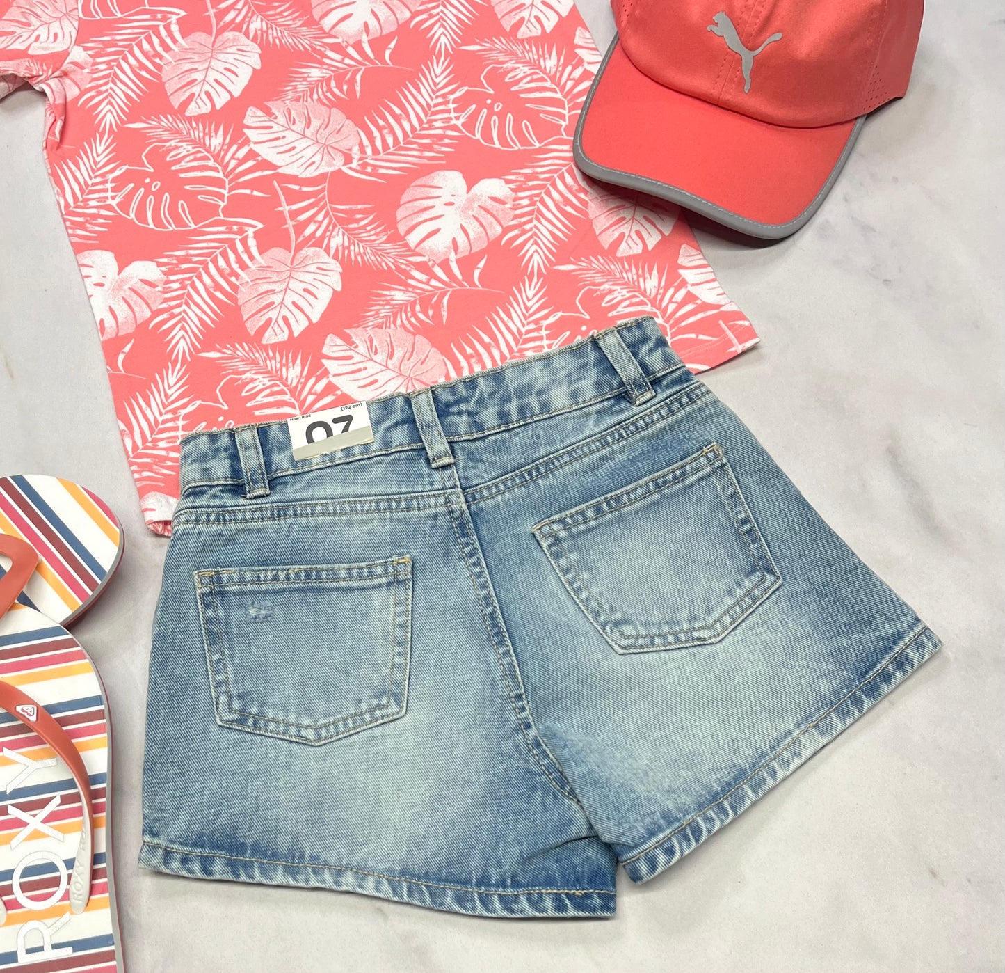 🌿 Mom short jeans : taille haute 7 ans fille neuve . Taille ajustable .