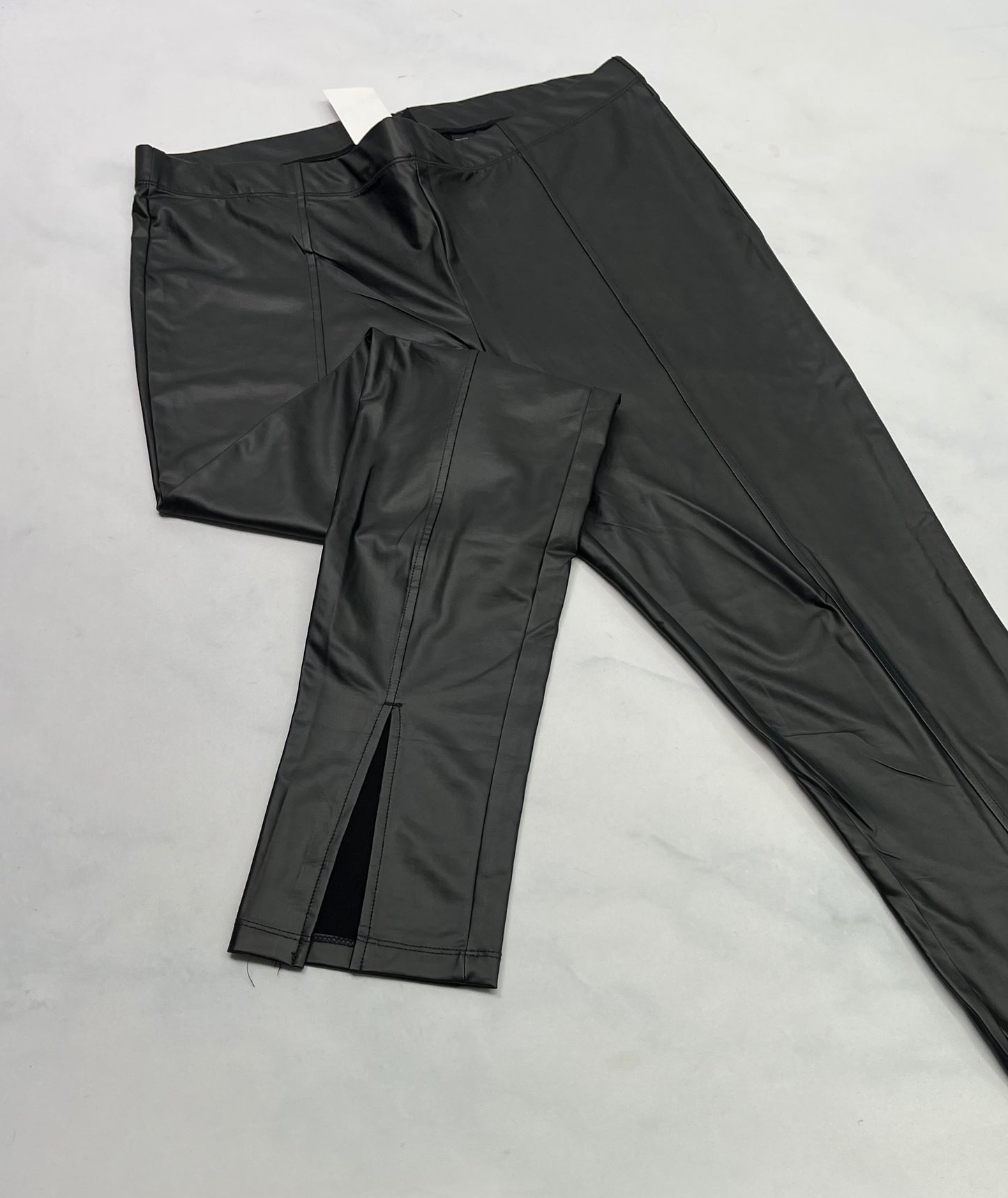 Skinny leg effet cuir : Noir mât . Fente au bas superbe . Stretch de partout . XL/ femme neuf!