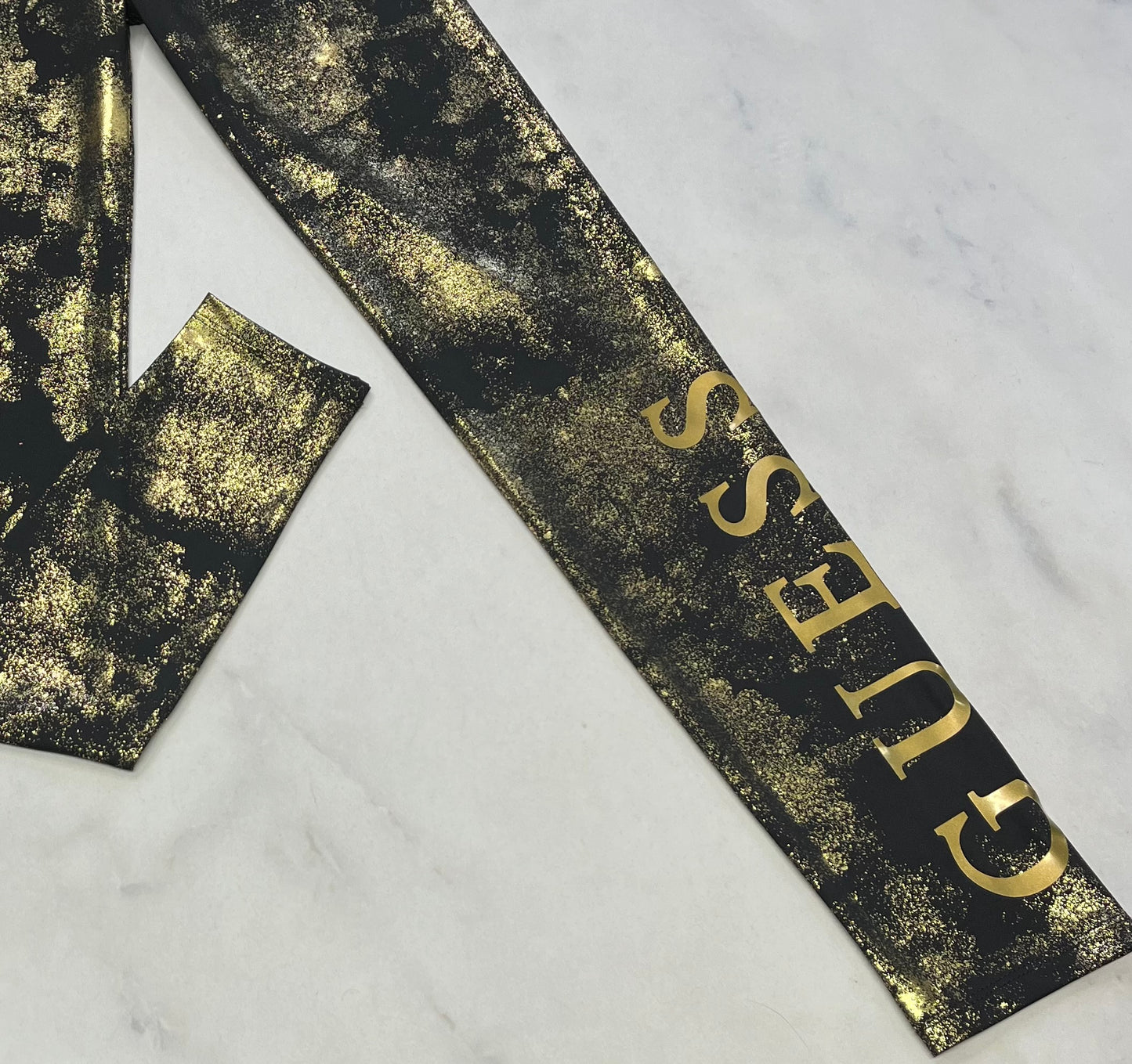 GUESS : Skinny tissu sport stretch ( noir et gold) neuf ! 14 ans fille .