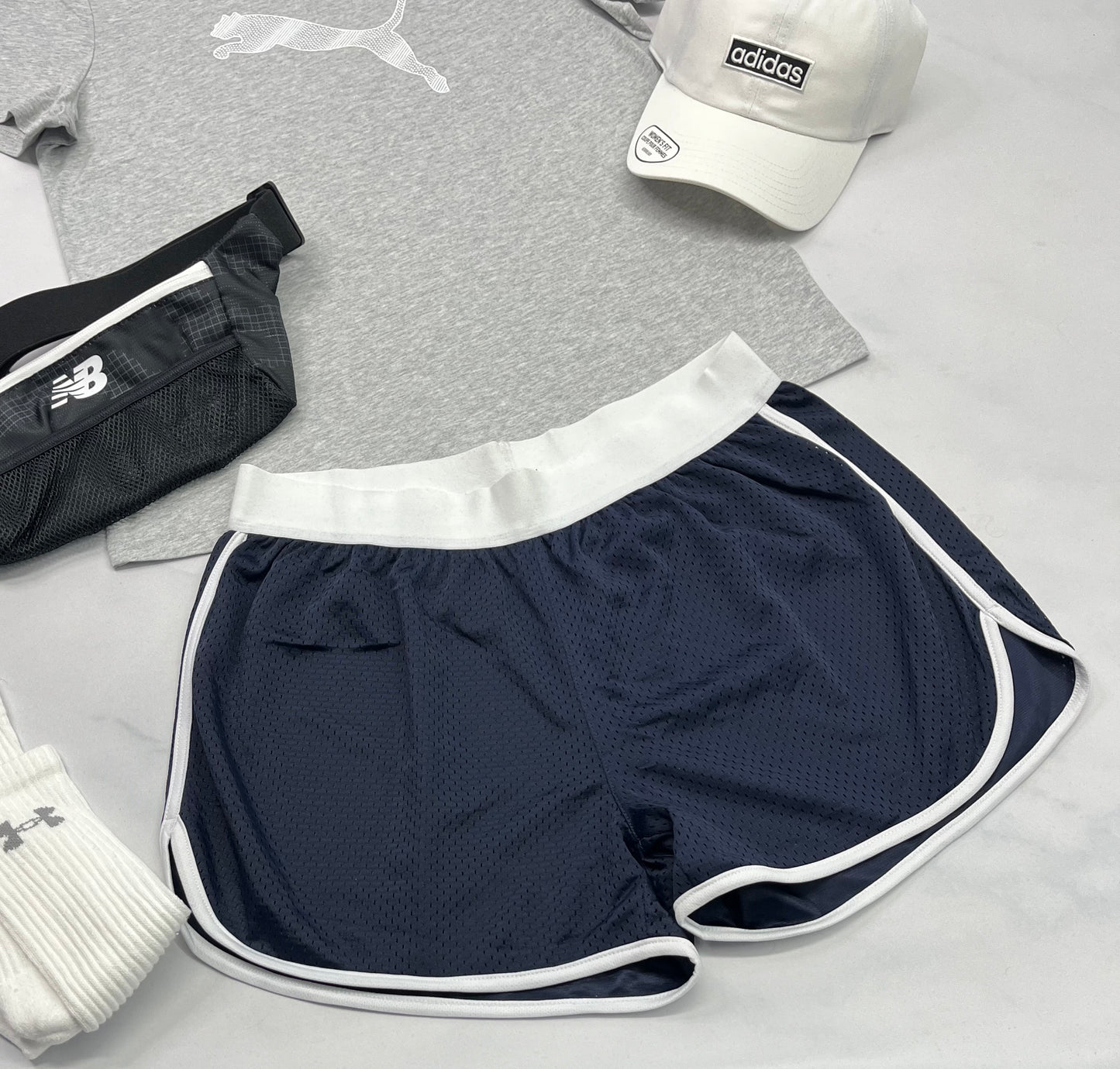 🌴 Short : Marine en tissu de sport M/ femme neuve .