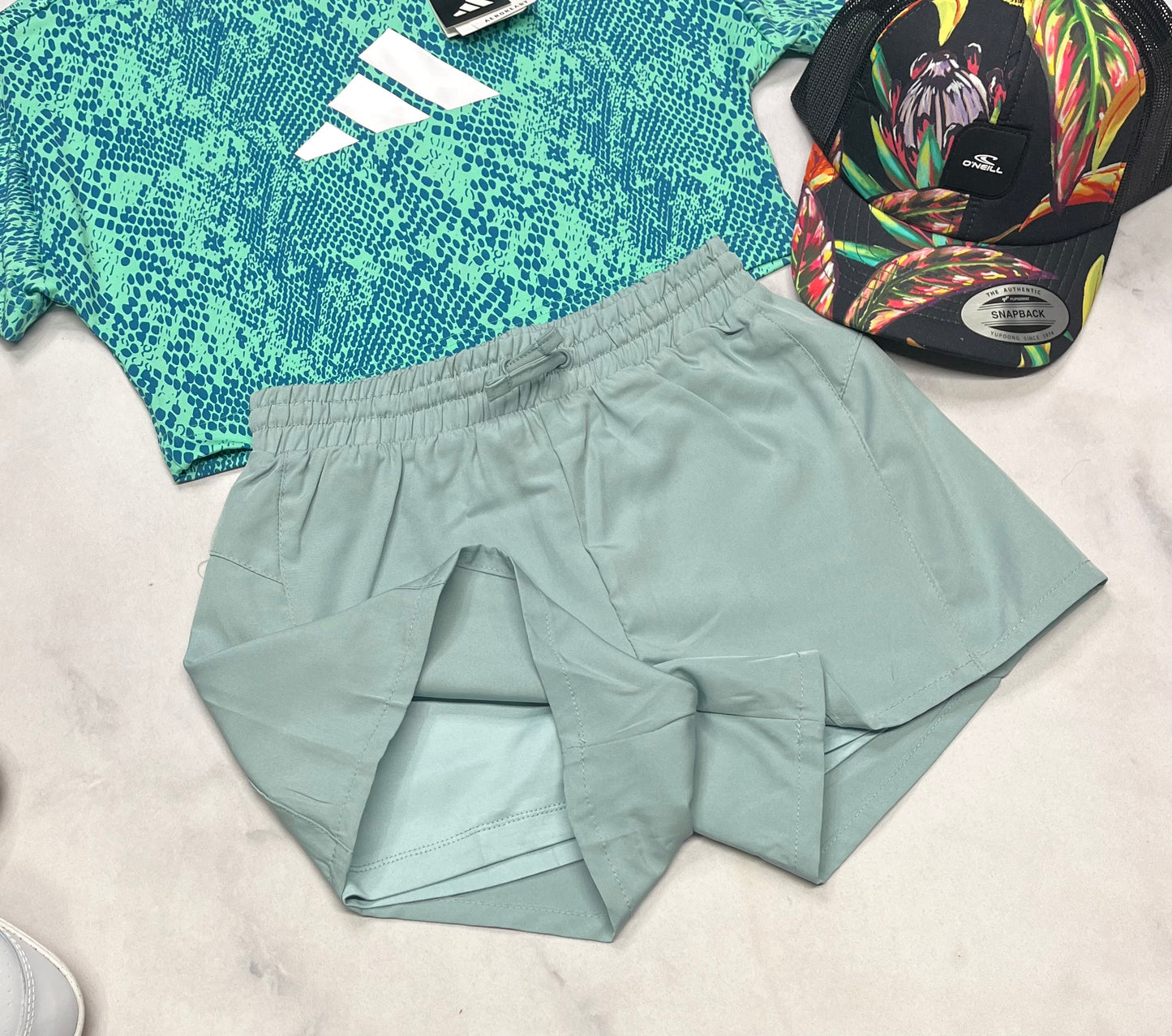 🌴 Short taille haute : tissu de sport avec cuissard intégré . 7-8 ans fille neuve !