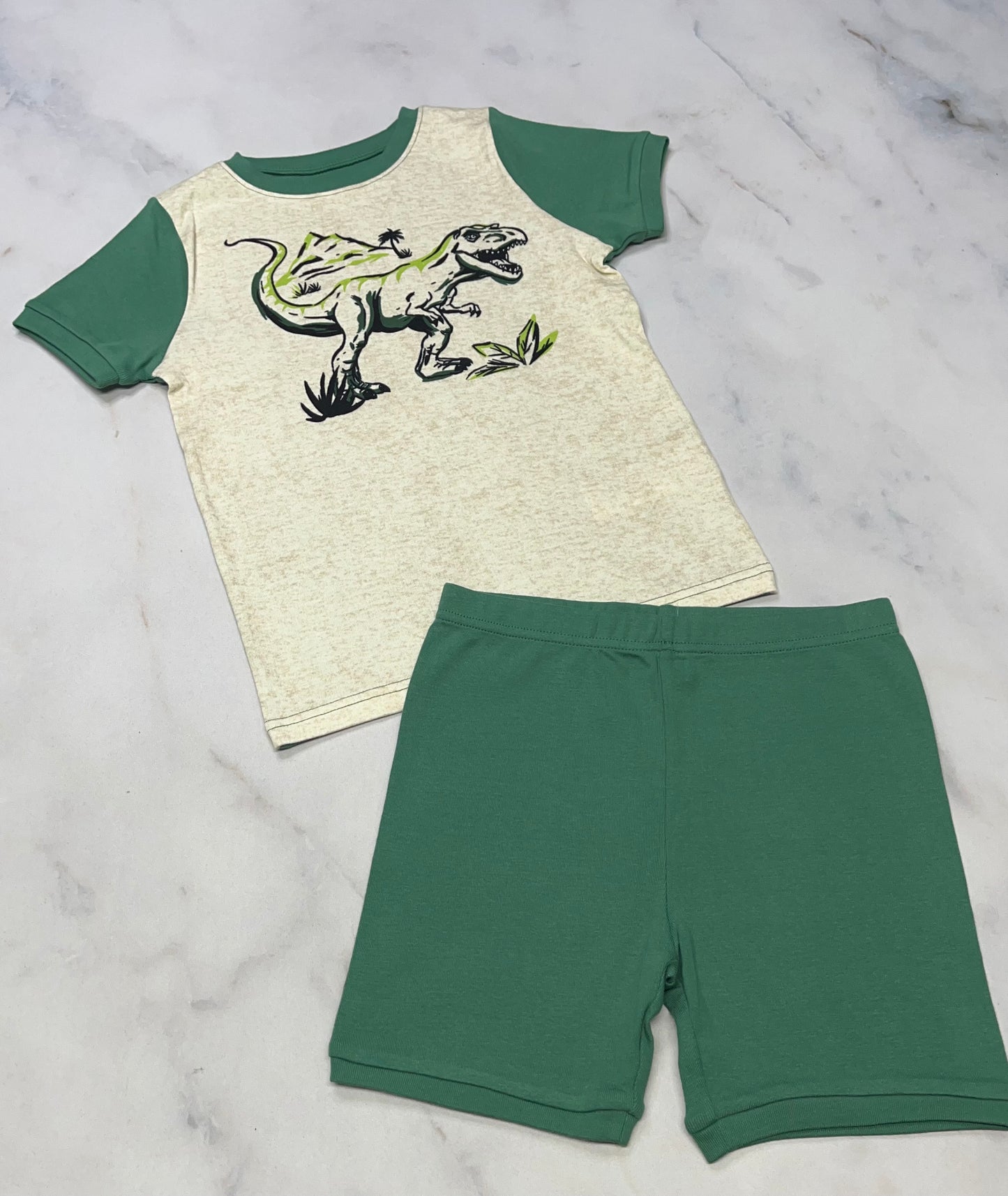 đ Pyjama : Dino 8(7-8 ans ) garçon neuf !