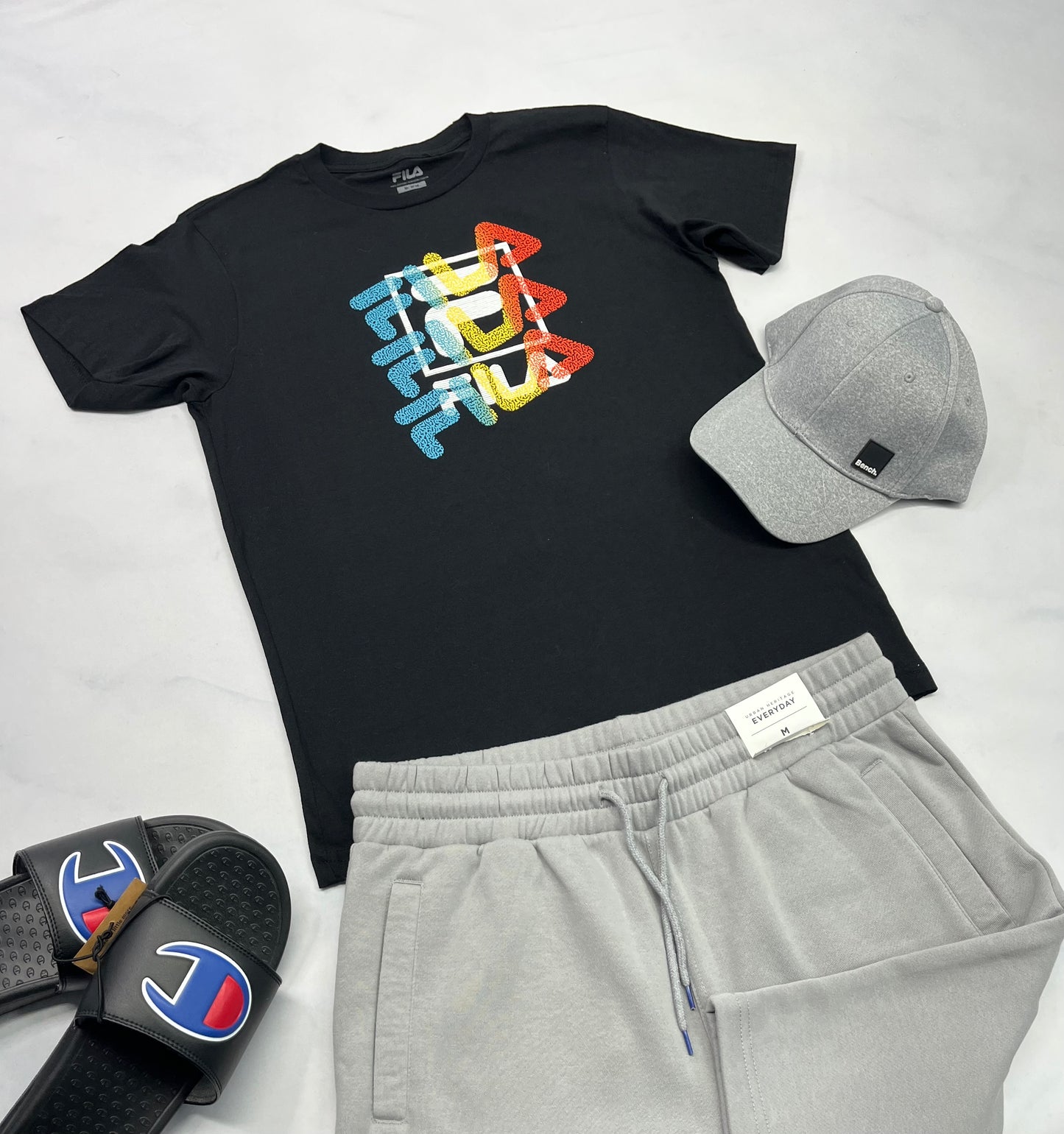 ☀️ T-shirt: Fila noir Gr: fait Small confo et fait M/ homme neuf !