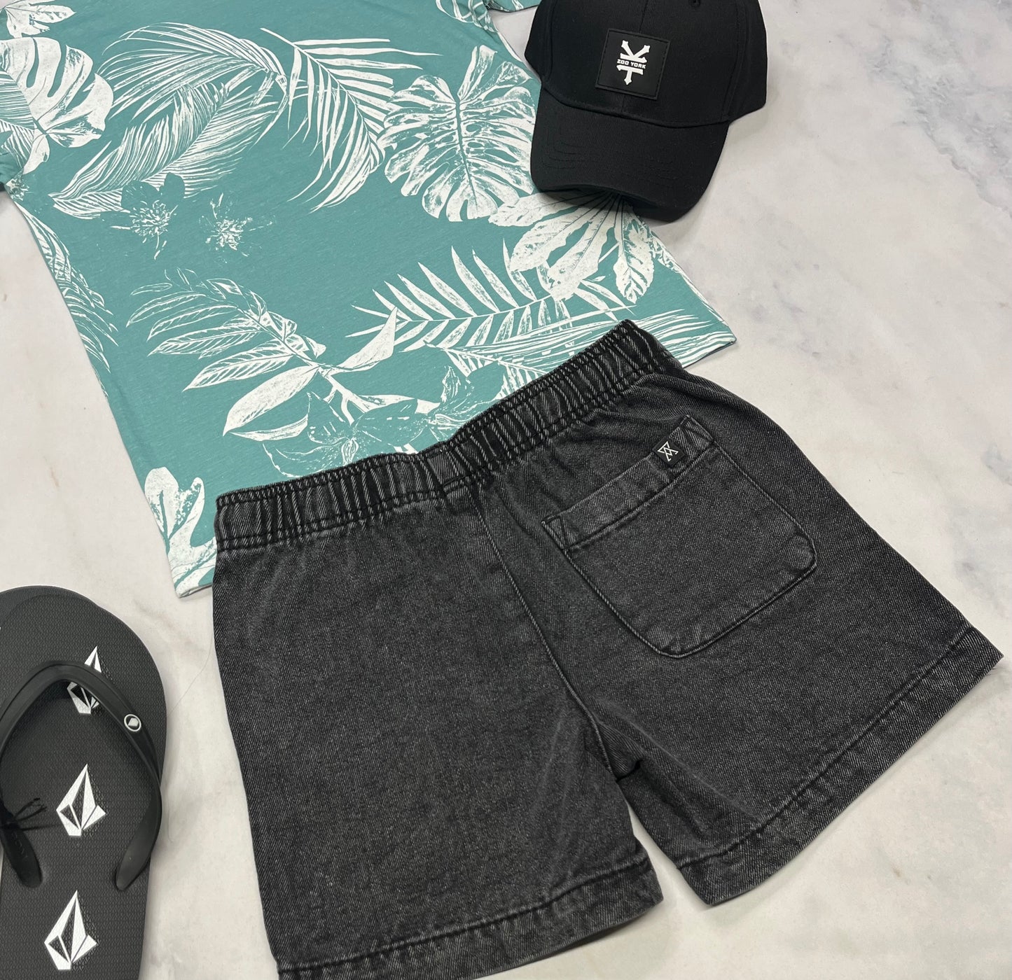 ☀️ Short jeans : Arsenic 7-8 et fait 8-9 ans garçon dispo neuve.