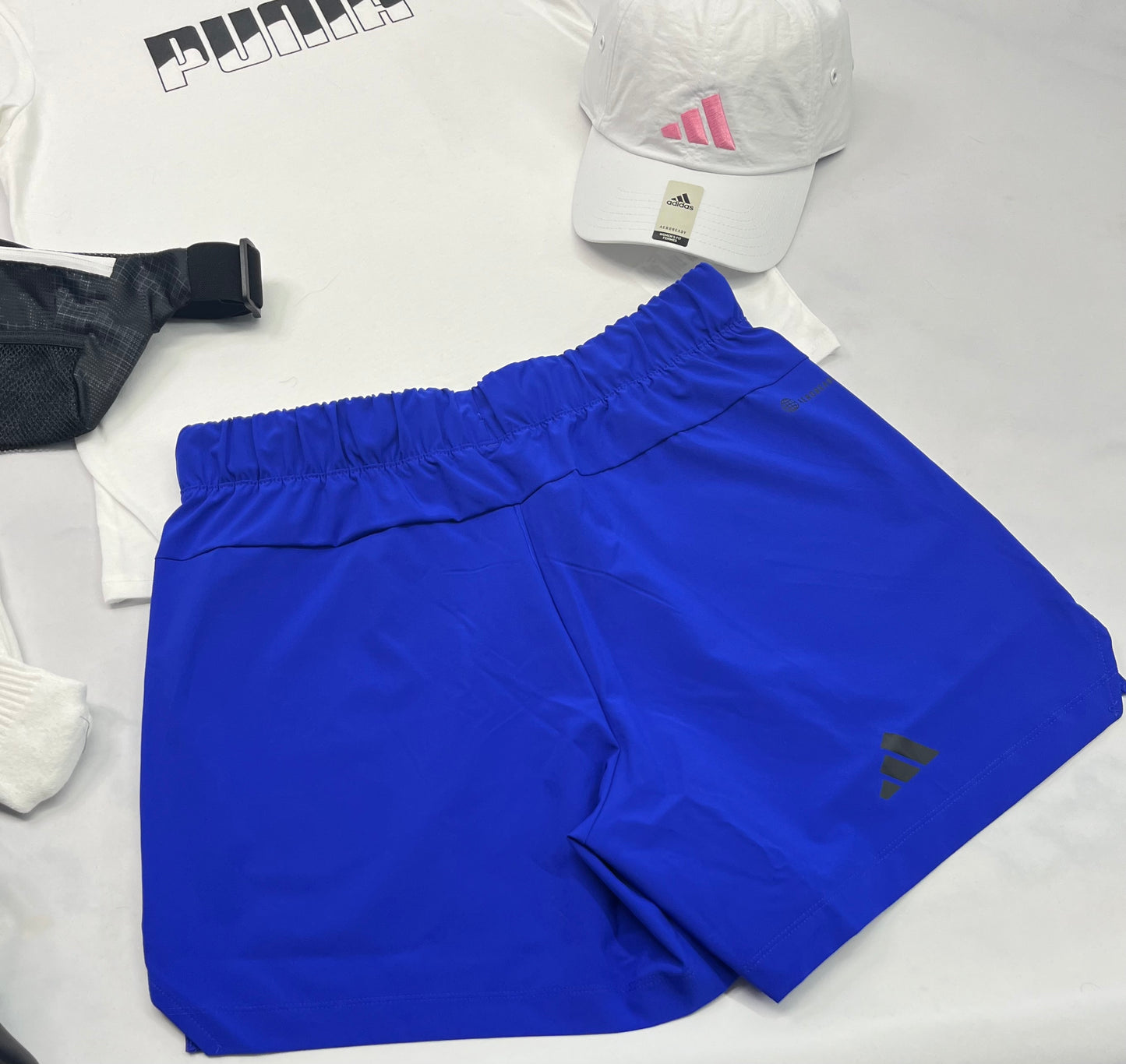 💫 Short : Adidas tissu léger stretch de partout M/ femme relax fit ( fait ML) femme . Neuve !