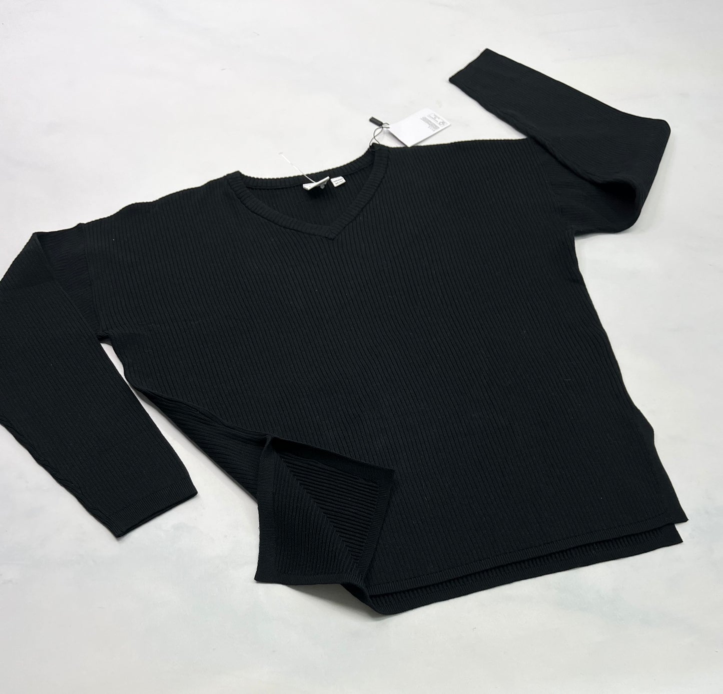 Tricot noir : Col V tissu texturé / fentes de chaque côtés neuf! M et large femme coupe relax .