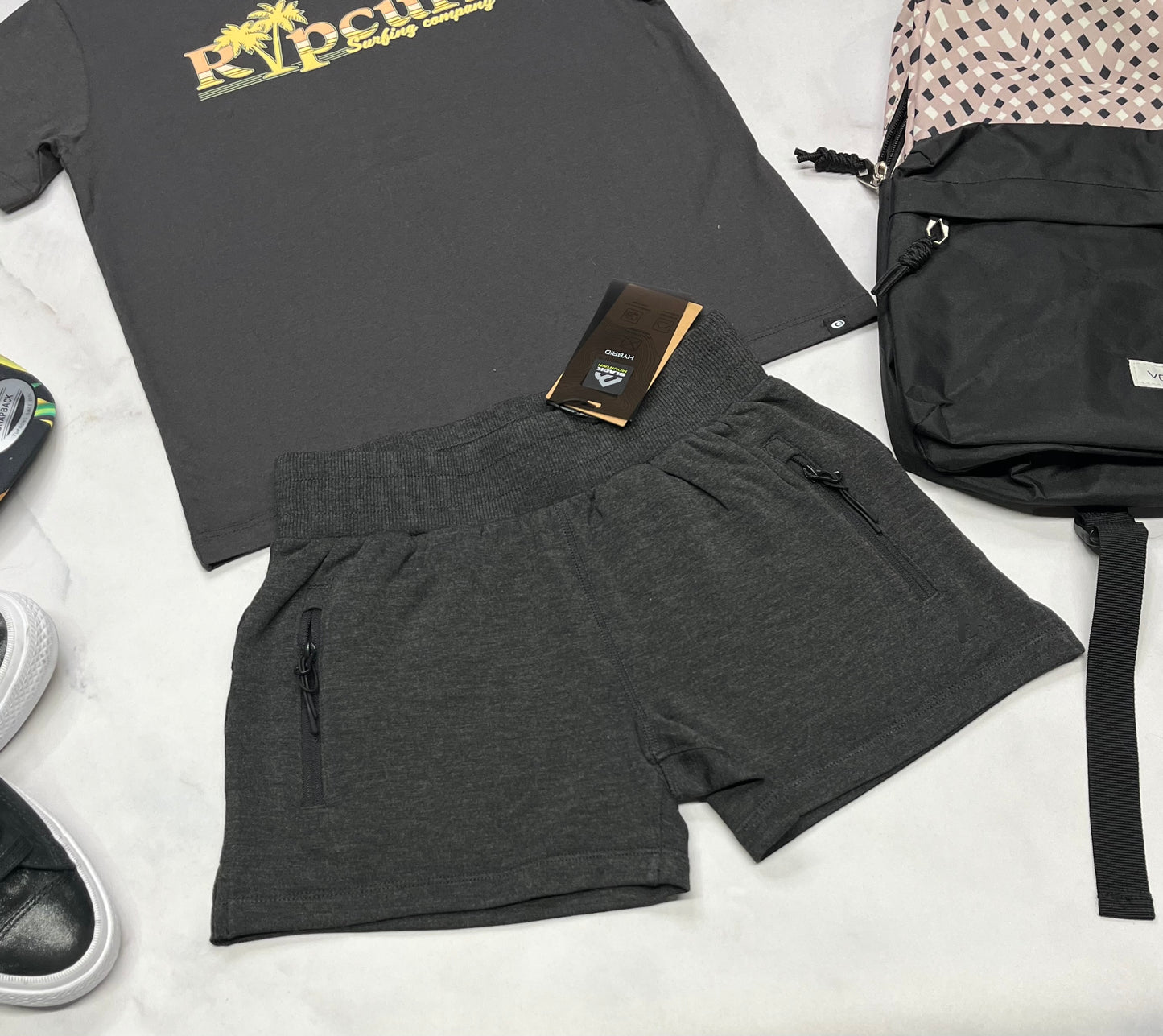 ☀️ Short : Charcoal Black Mountain hyper confo avec zip aux poches . 8 ans fille neuve .