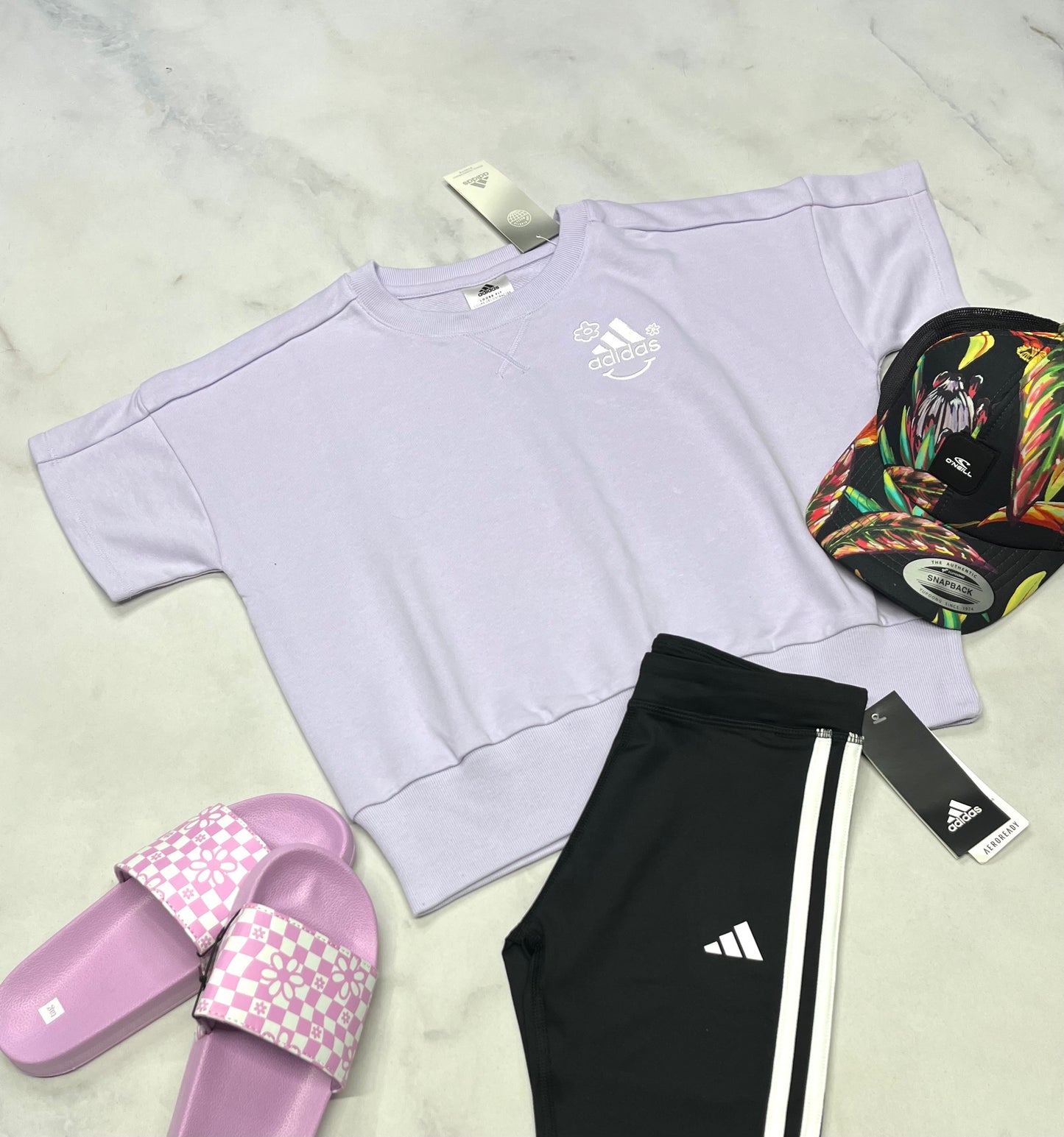 🦄 Ouaté lilas : Adidas 7-8 ans fille coupe lousse . Encore + beau en vrai . Neuf !