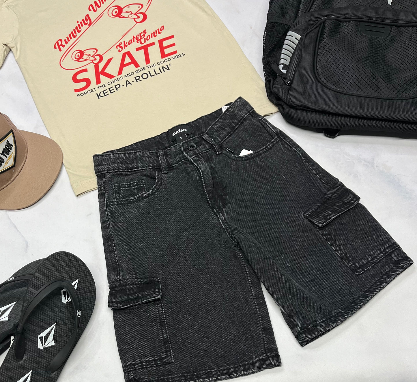 🛹 Bermuda : jeans mou cargo Surface neuf ! 8 et 10 ans garçon . ( ajustable )