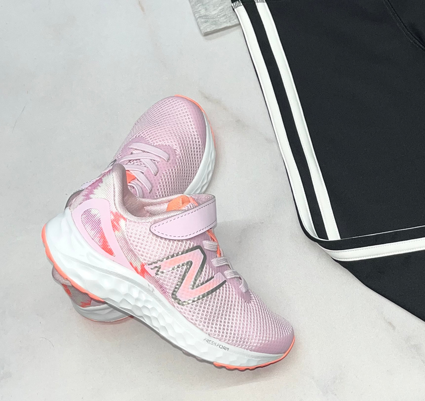 🌸 Souliers New Balance : Rose et corail neuf ! Gr :11 enfant (17 cm) . Léger / confo .