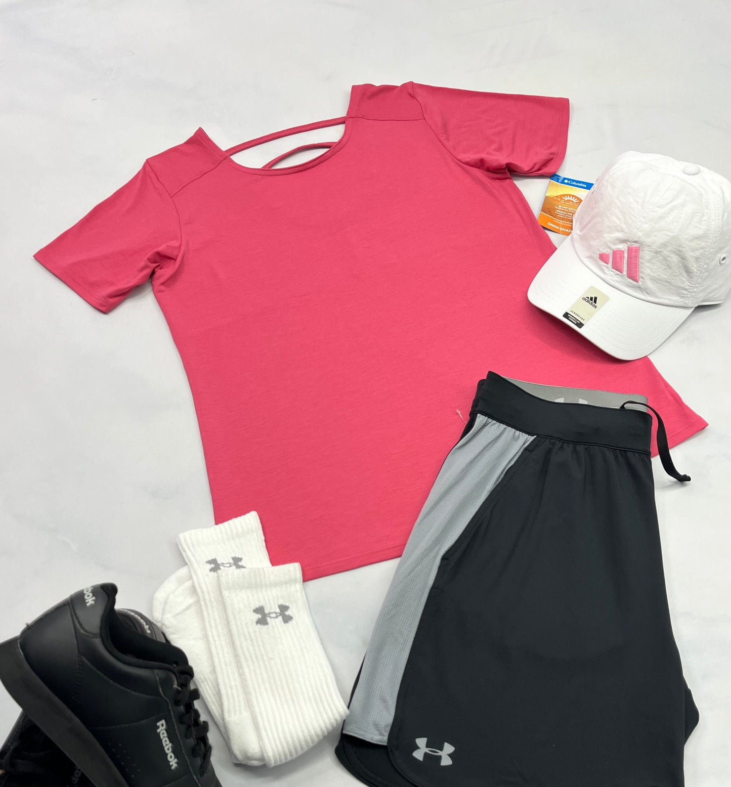 đ Manche courte : Columbia rose soft confo . Beaux dĂ©tails au haut du dos avec le logo inscrit . Small femme neuf !