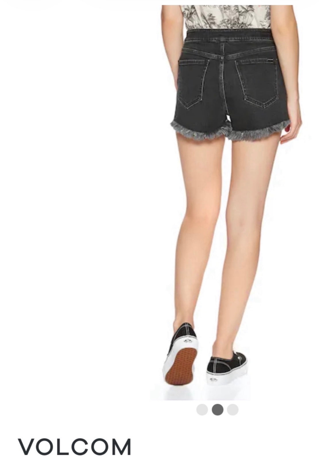 🌴 Short : jeans VOLCOM look lacés au devant . Taille basse hyper tendance . Fait M/ femme (7-8 ans )