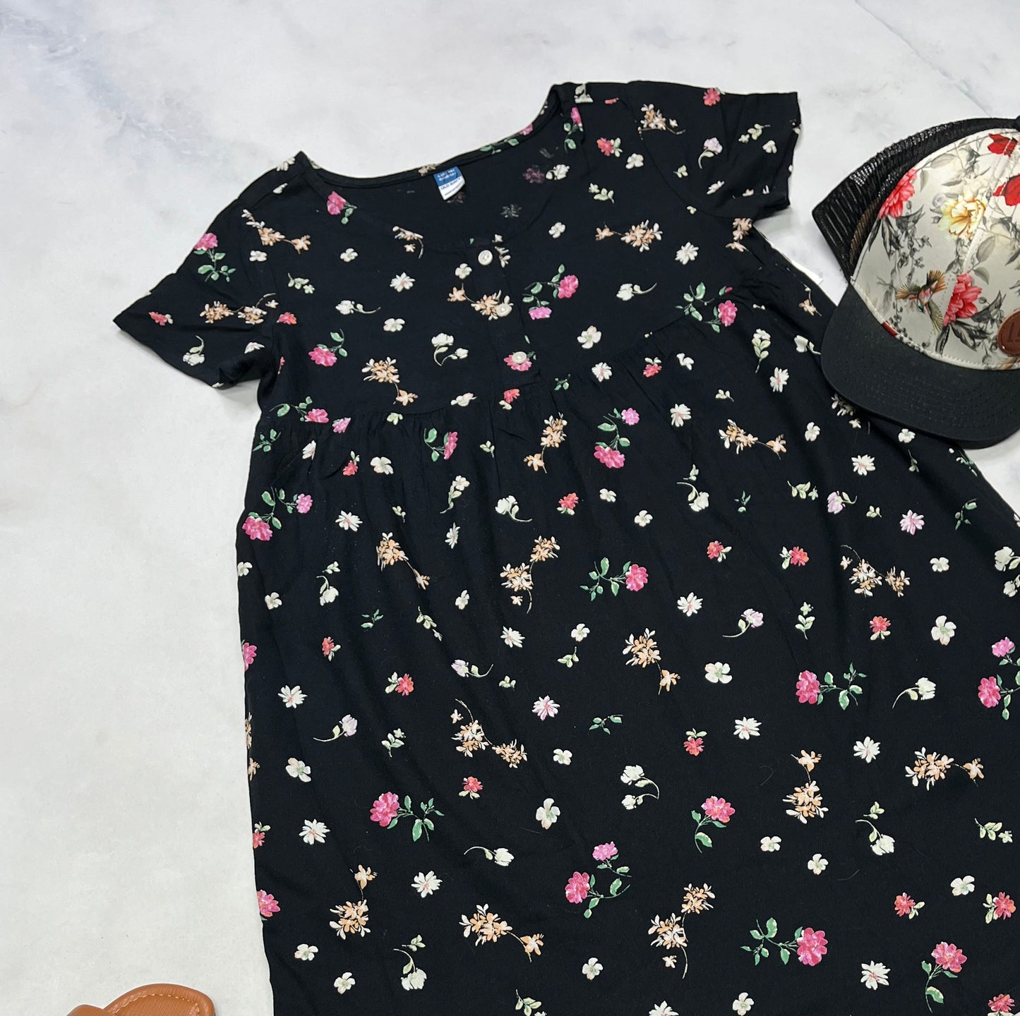 🌷Robe fleurit : 10-12 ans fille neuve . Souple look 3 boutons au haut . Superbe neuve !