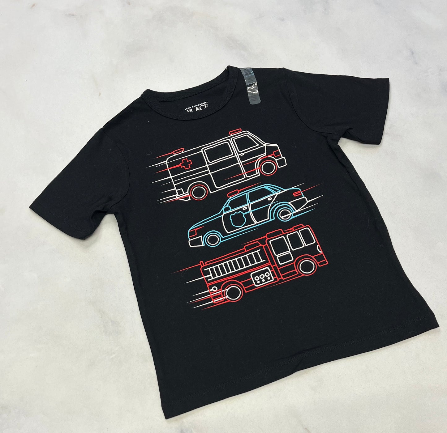 T-Shirt : neuf 4 ans .