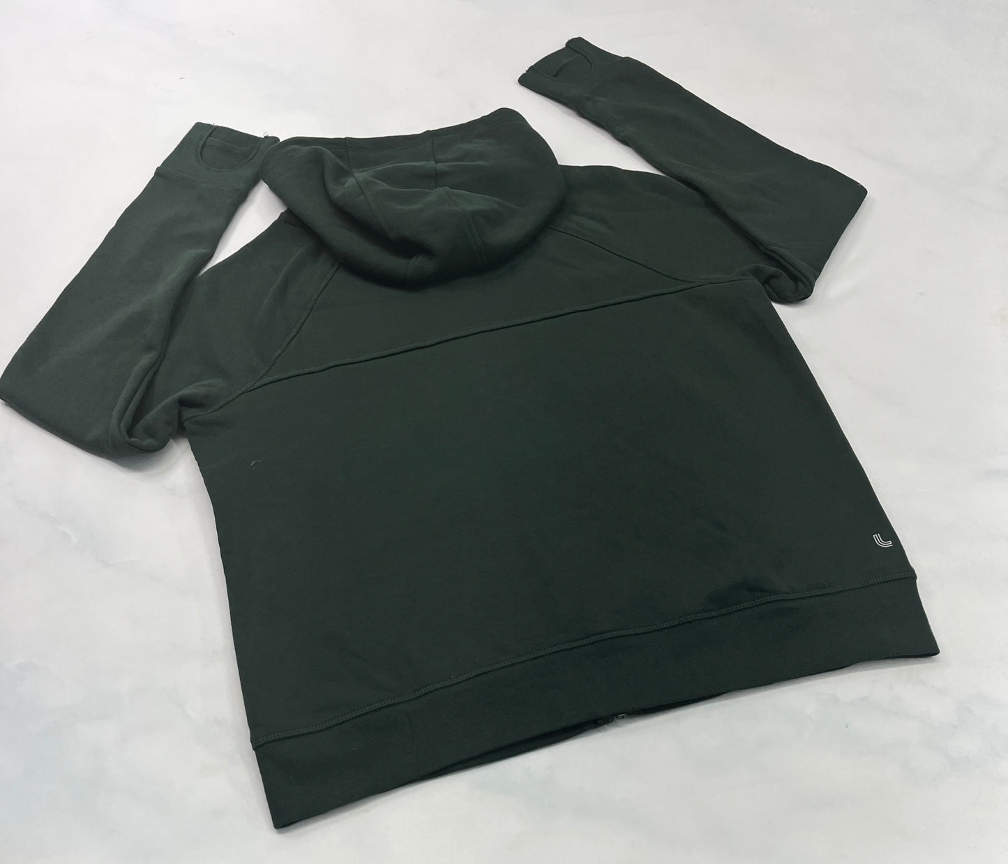 Lolë : Veste verte en ouaté avec trou pour les pouces . Neuve XL( fait L-Xl) 12-14 ans femme .