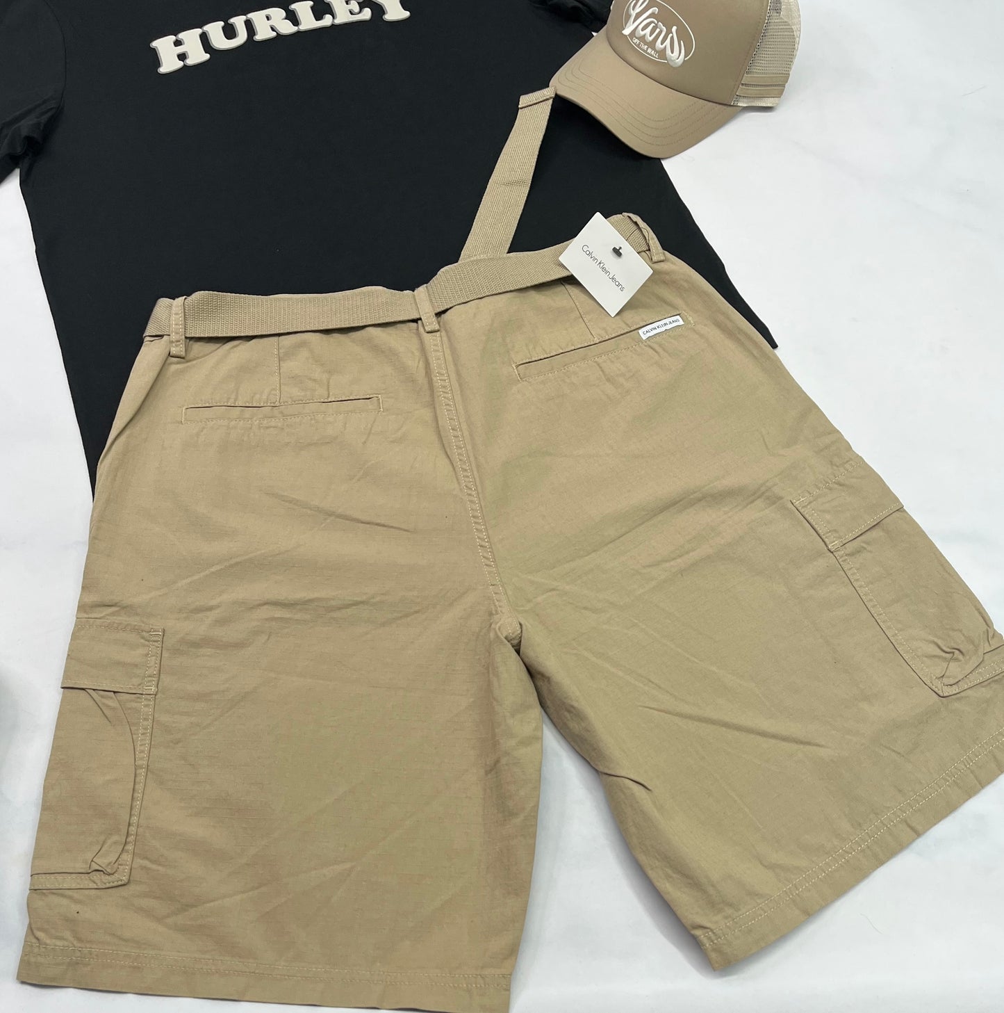 🤩Bermuda cargo : Calvin Klein beau coton souple avec ceinture amovible . Gr:38( XL homme neuf ) .