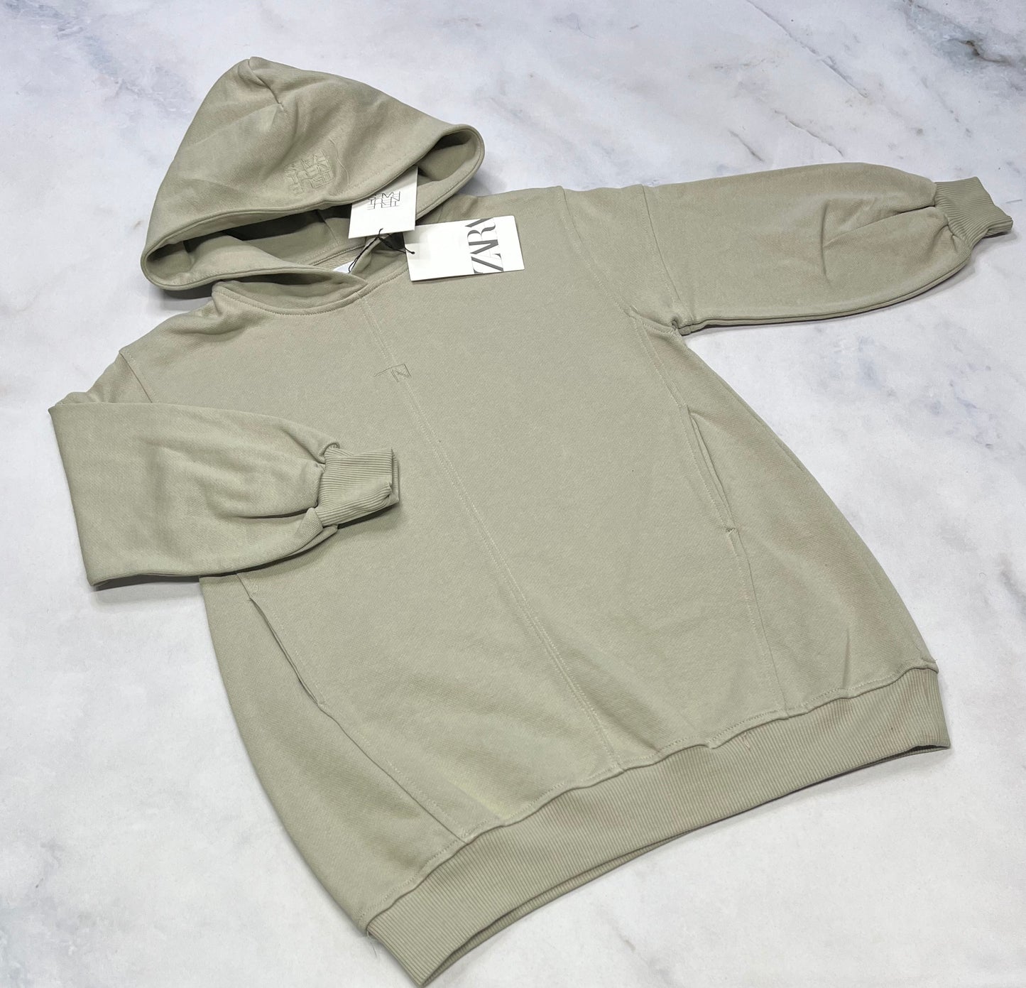 ZARA : Robe ouaté incroyable . Manche ballon 6 ans neuve !