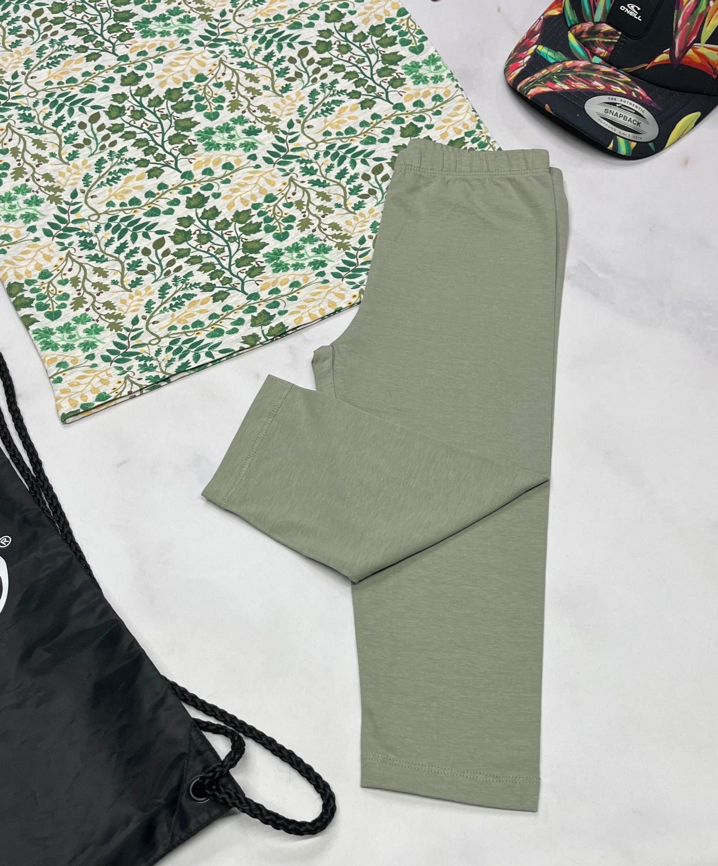 🌿 Legging : 3quart 6 ans fille neuve .