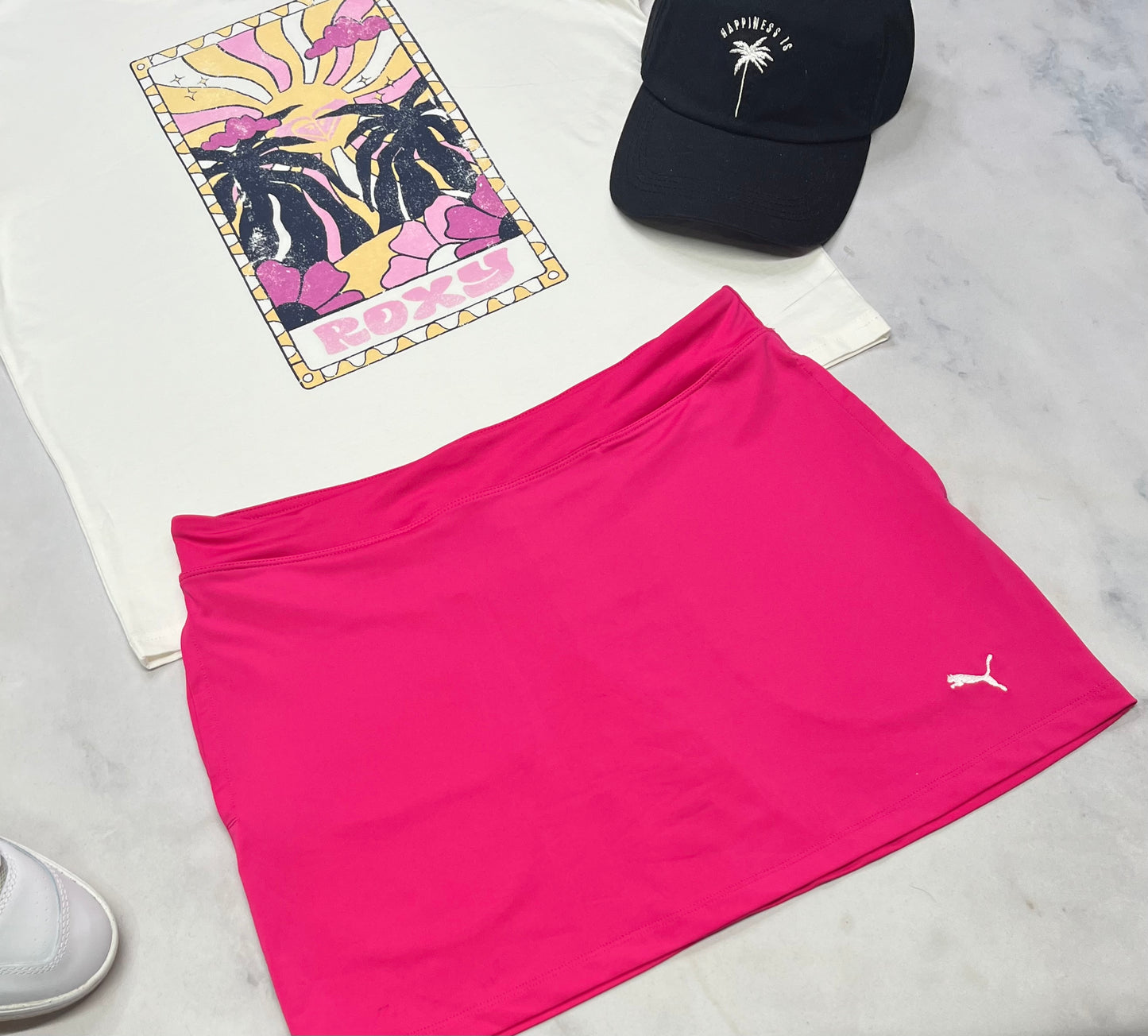 🌷 SOLDE Jupe : Puma en tissu de sport stretch + 16 ans fille comme neuve mais 2 mini micro ligne flou . ( Peu faire jupe cache maillot aussi ).
